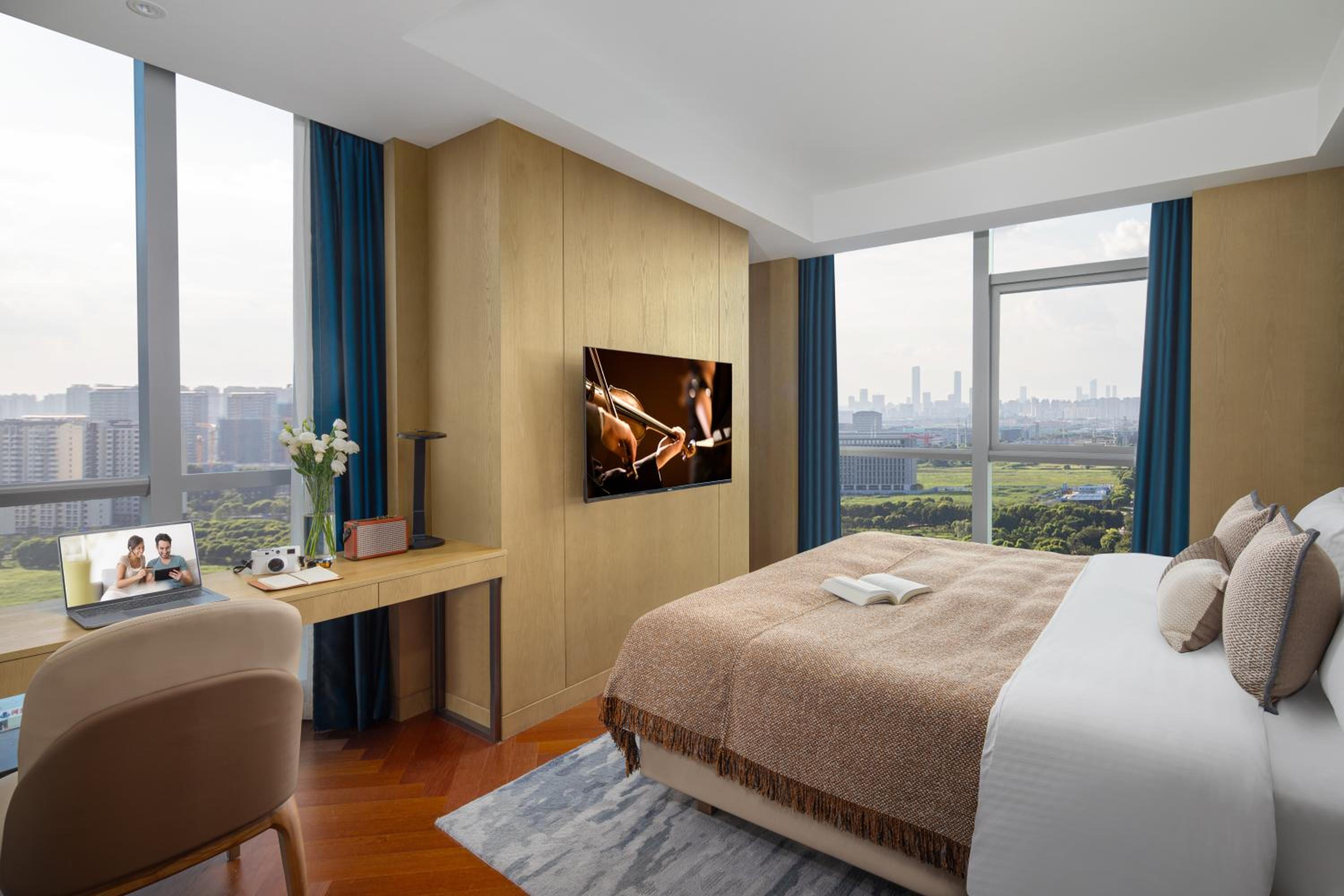 One-Bedroom Deluxe - Photo 2