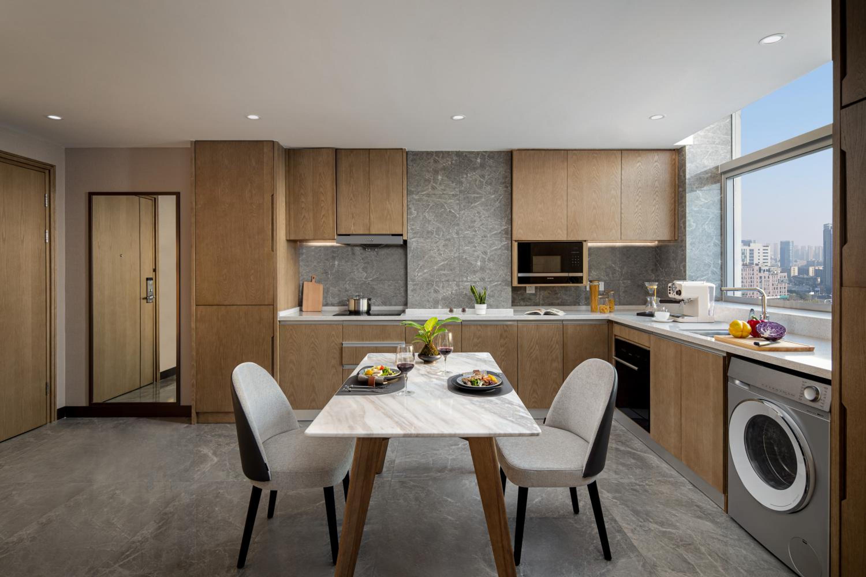 Executive Suite - Photo 4