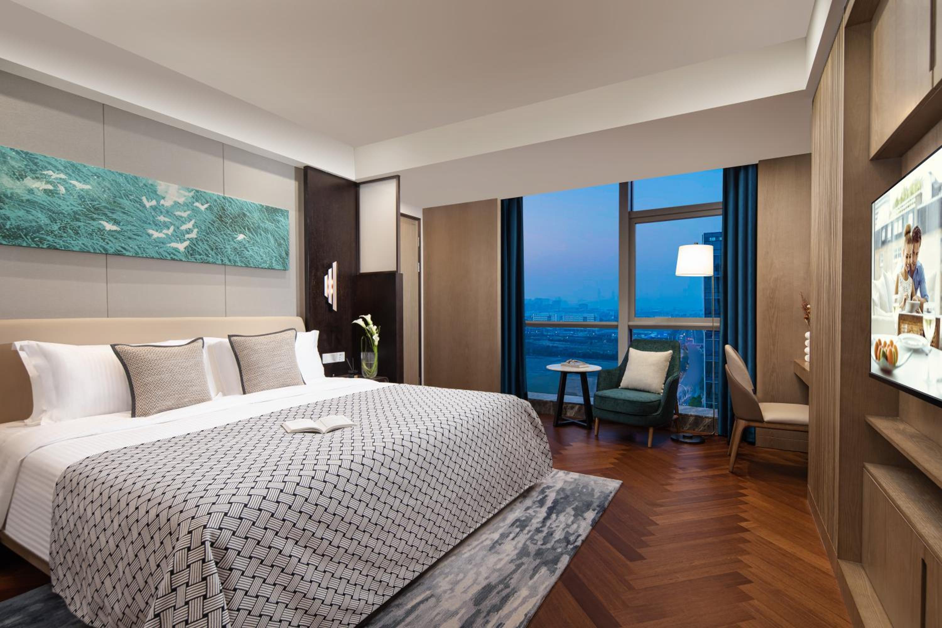 Executive Suite - Photo 3