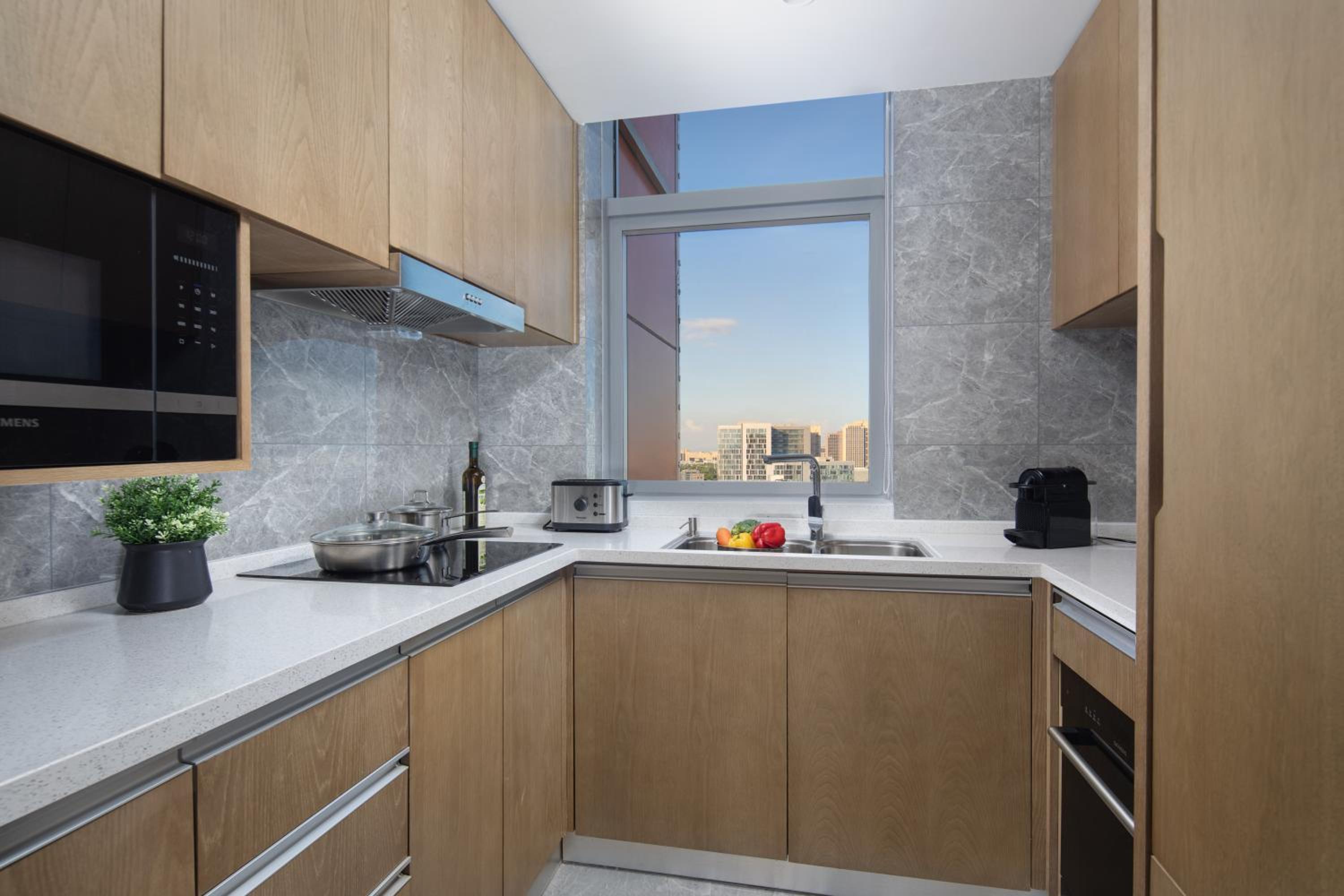 Executive Suite - Photo 6