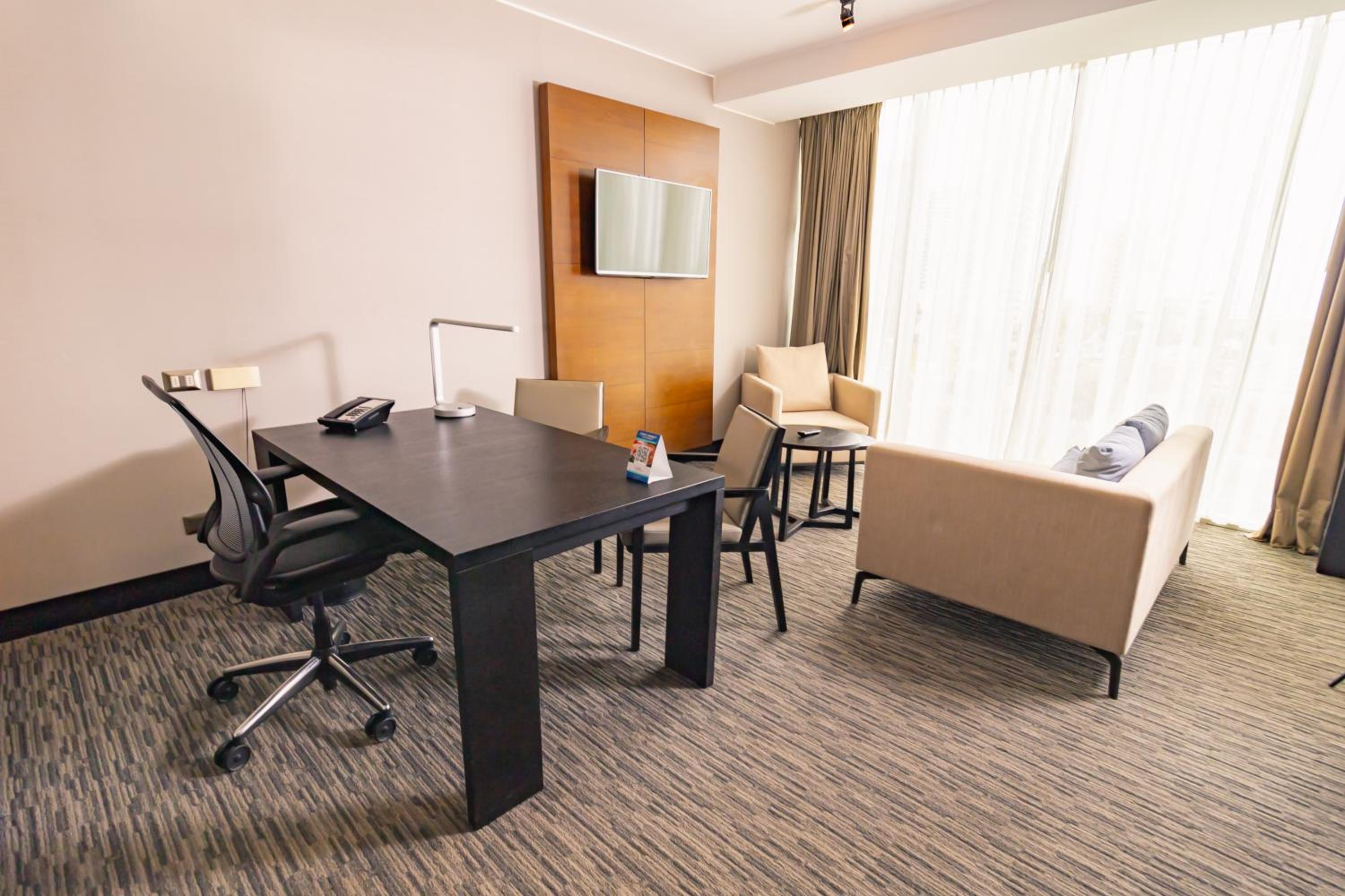 One-Bedroom King Suite photo 2