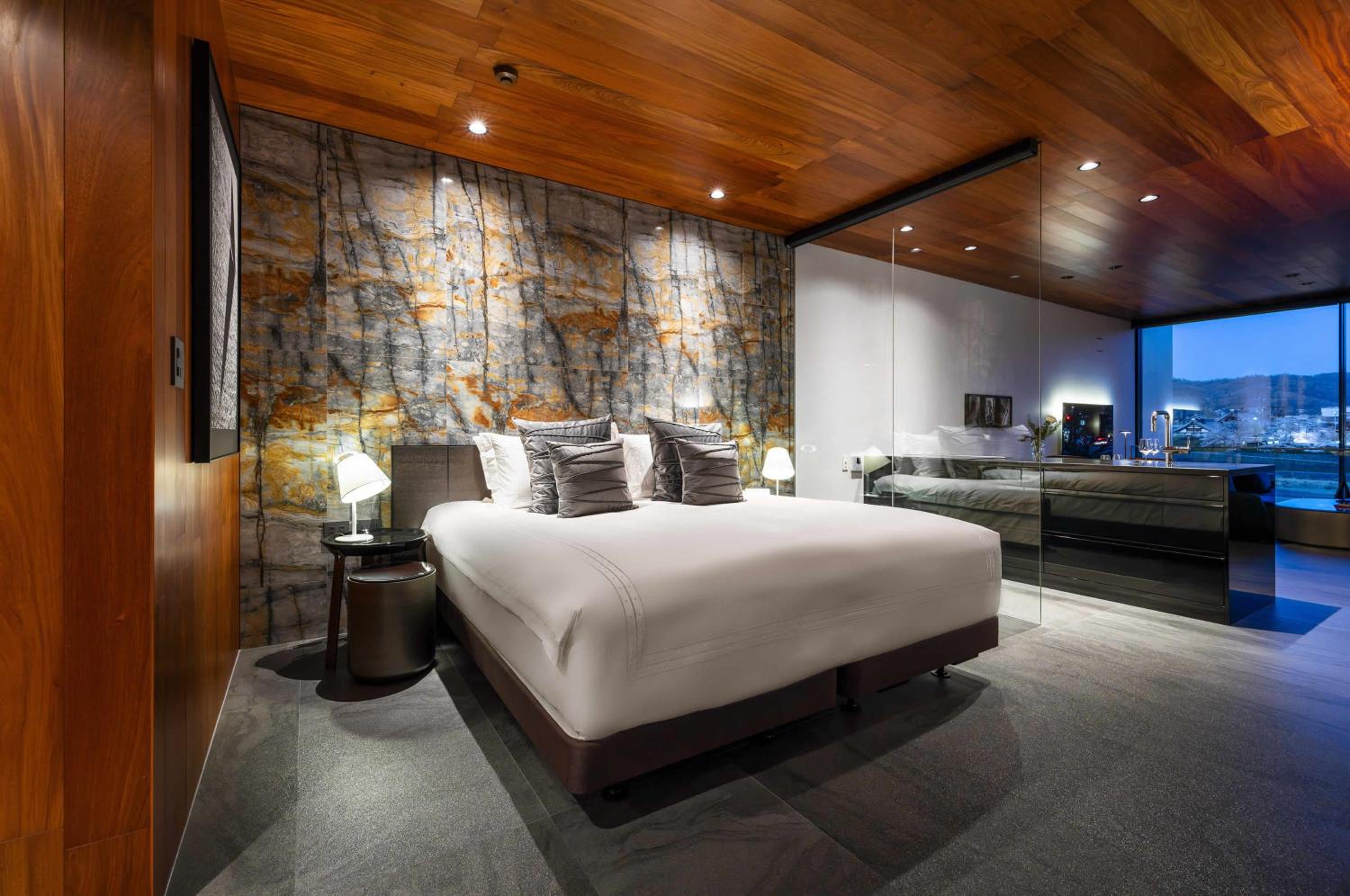 Suite with River View - Photo 12