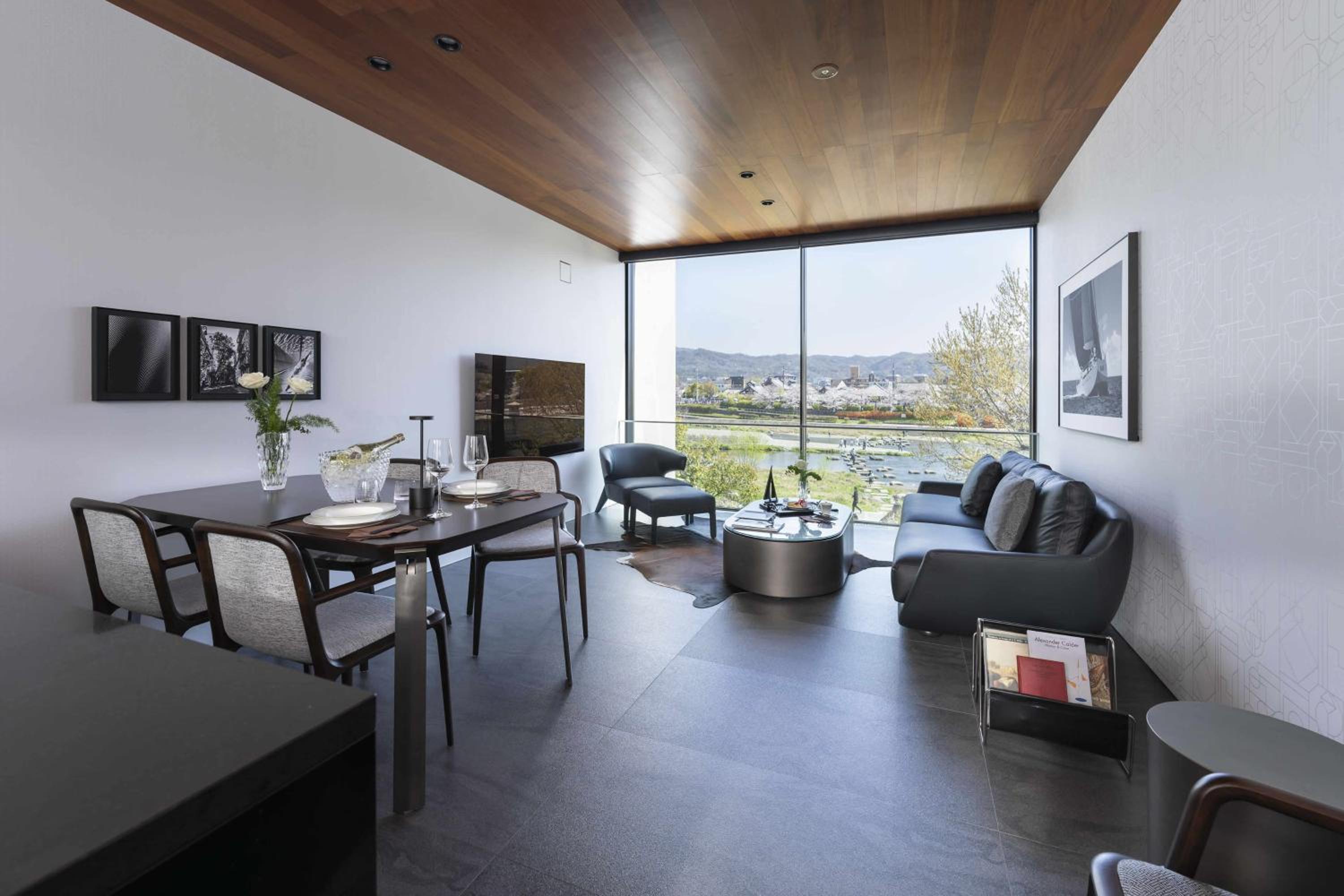 Suite with River View - Photo 1