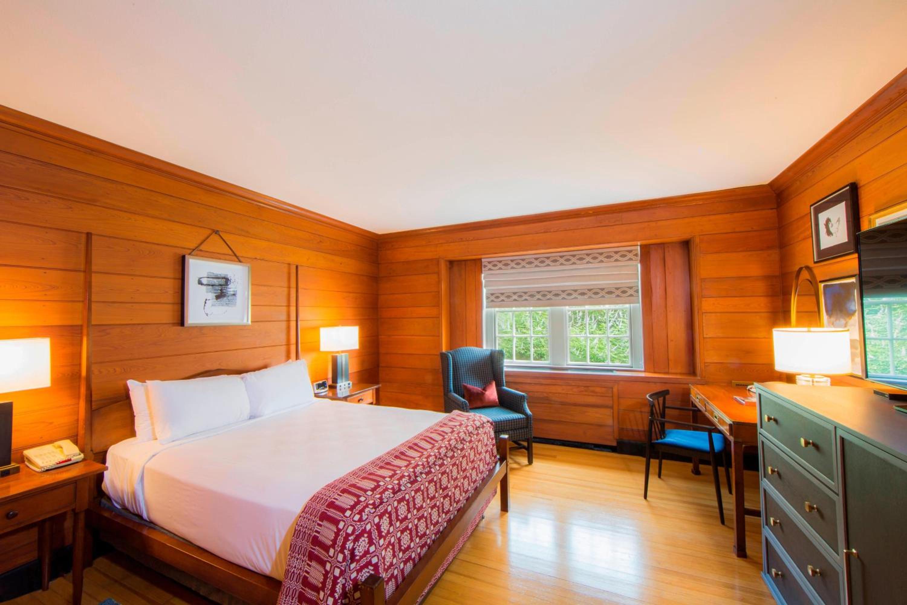 Standard Queen Room