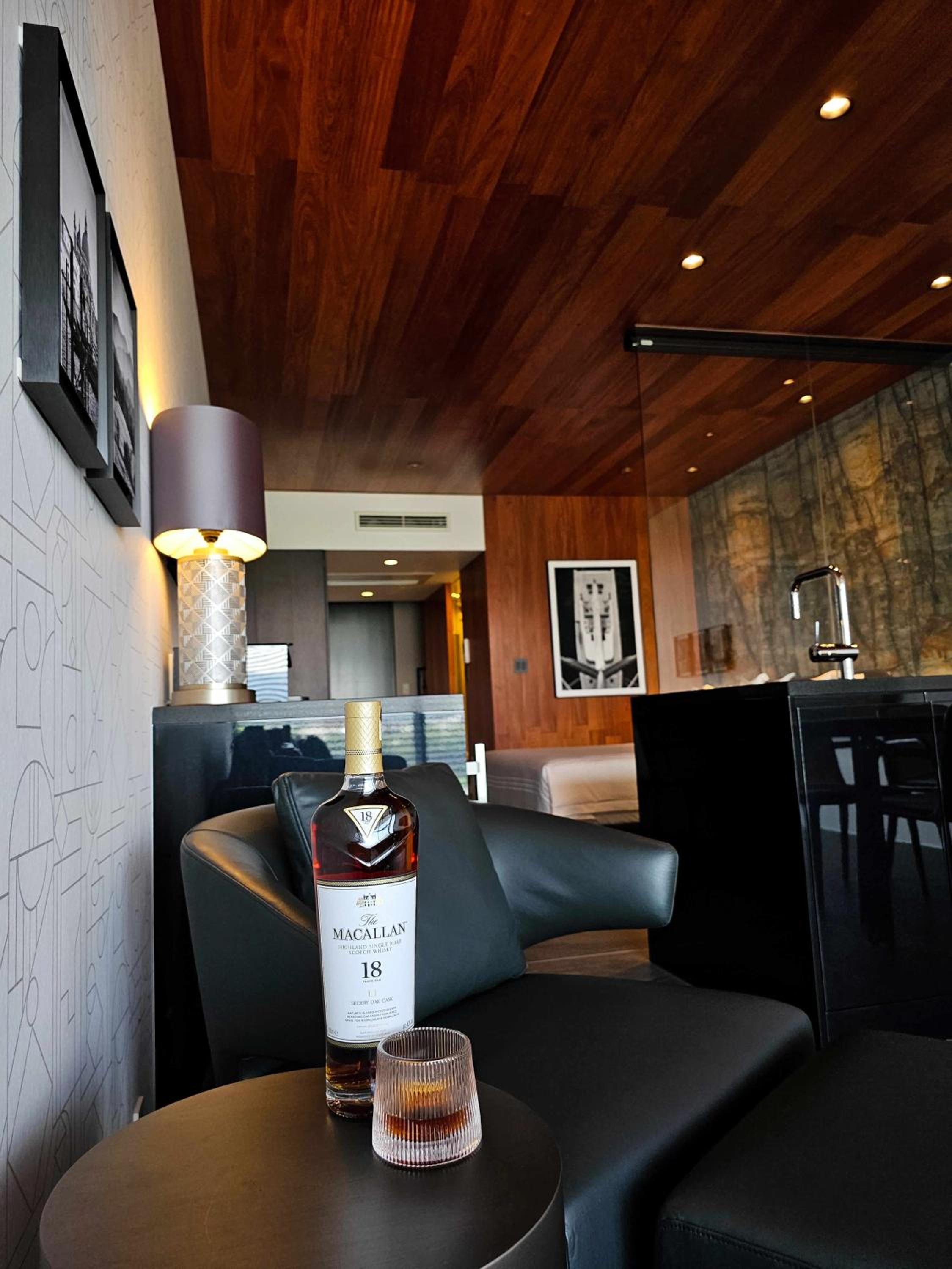Suite with Mountain View - Photo 2
