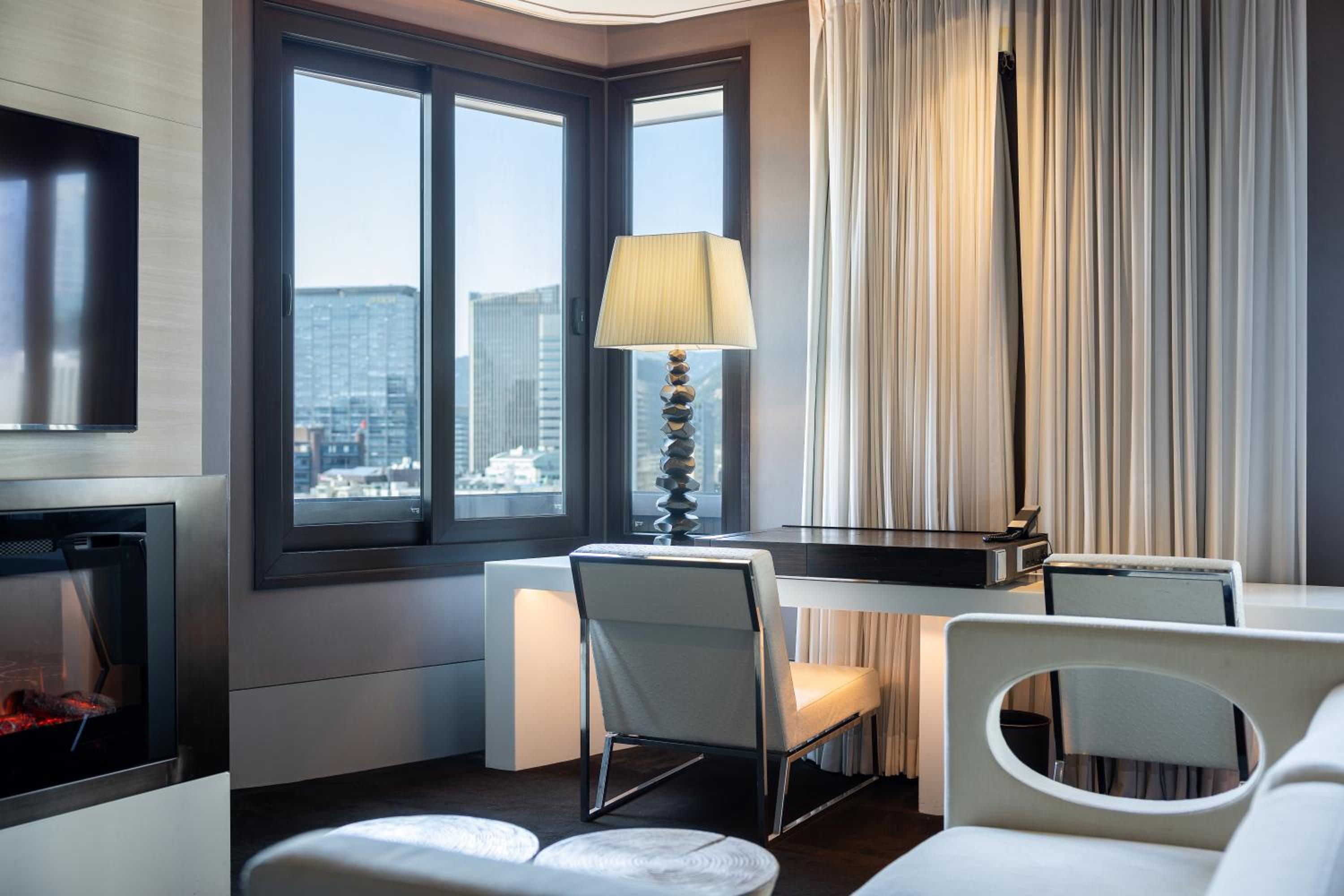 Deluxe Room, 1 King Bed, Non Smoking, City View