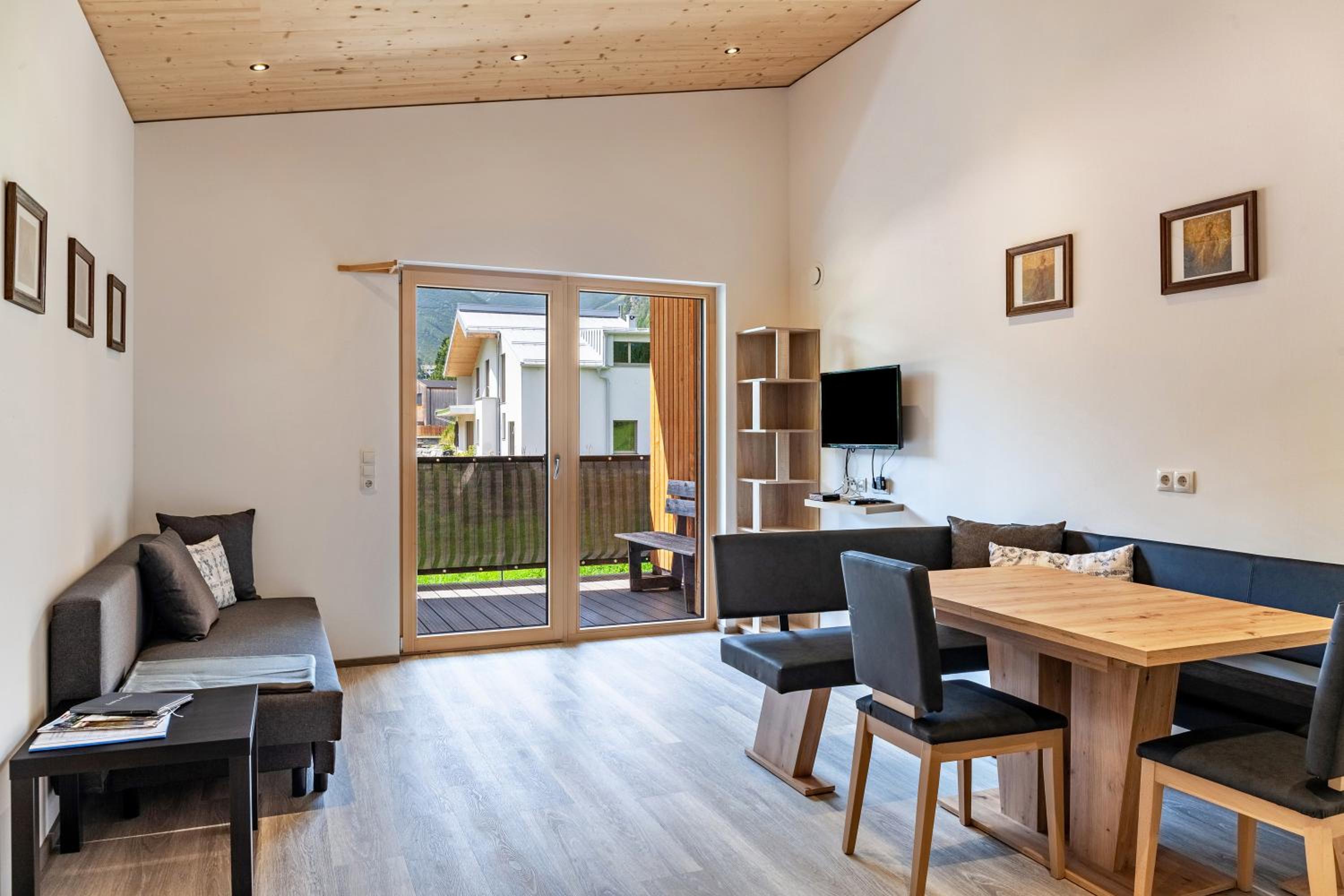 Two-Bedroom Deluxe Apartment with Balcony photo 1