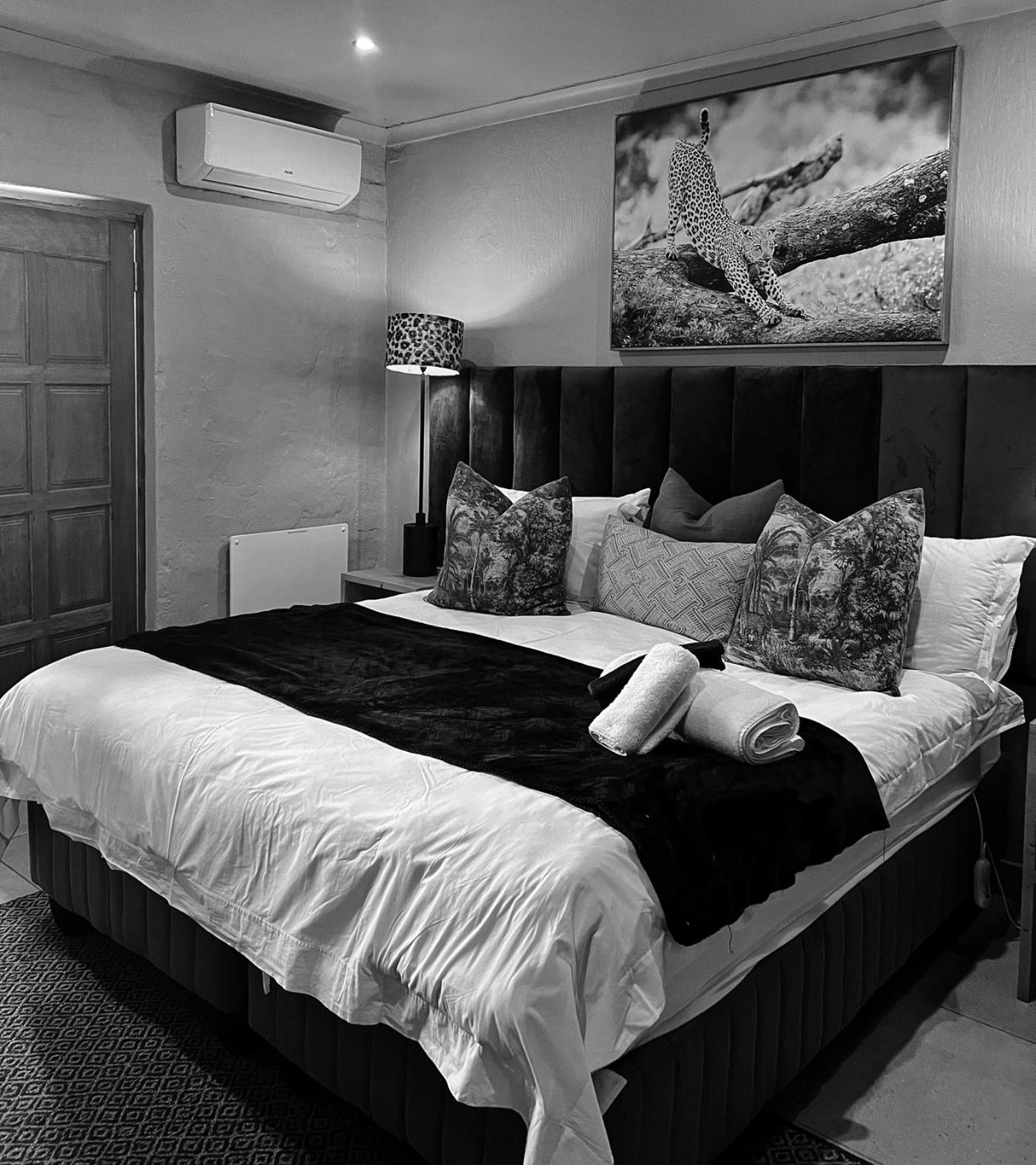Twin/Double Room photo 3