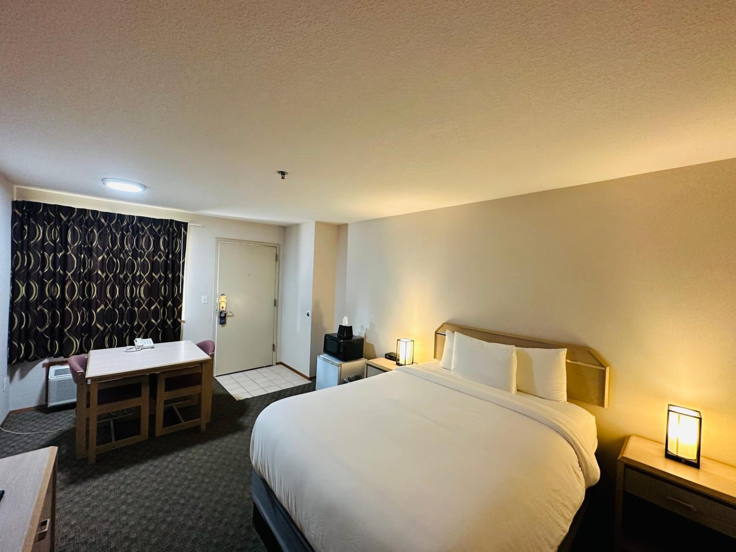 Queen Room - Photo 12