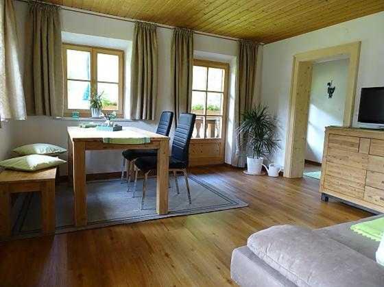 One-Bedroom Apartment with Balcony photo 2