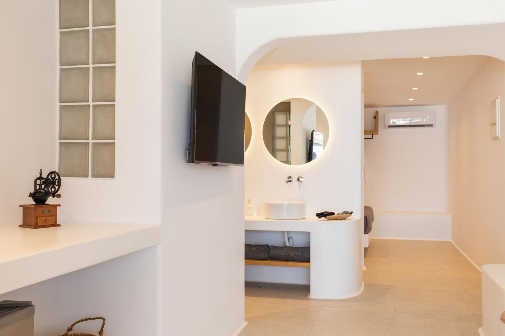 Executive Suite with Sea and Pool View and Hot Tub - Photo 21