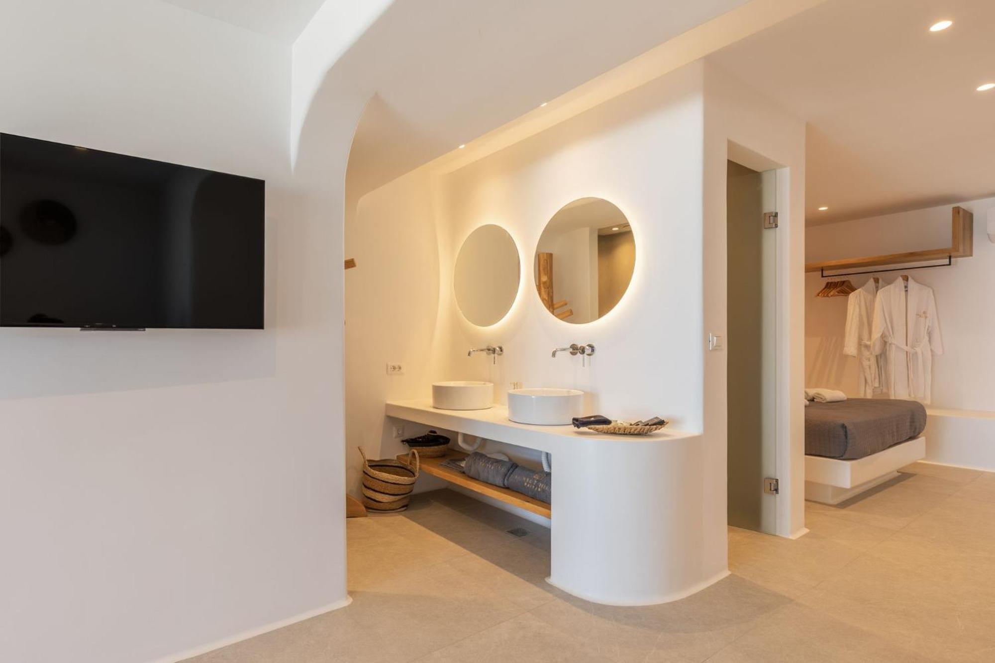 Executive Suite with Sea and Pool View and Hot Tub - Photo 7