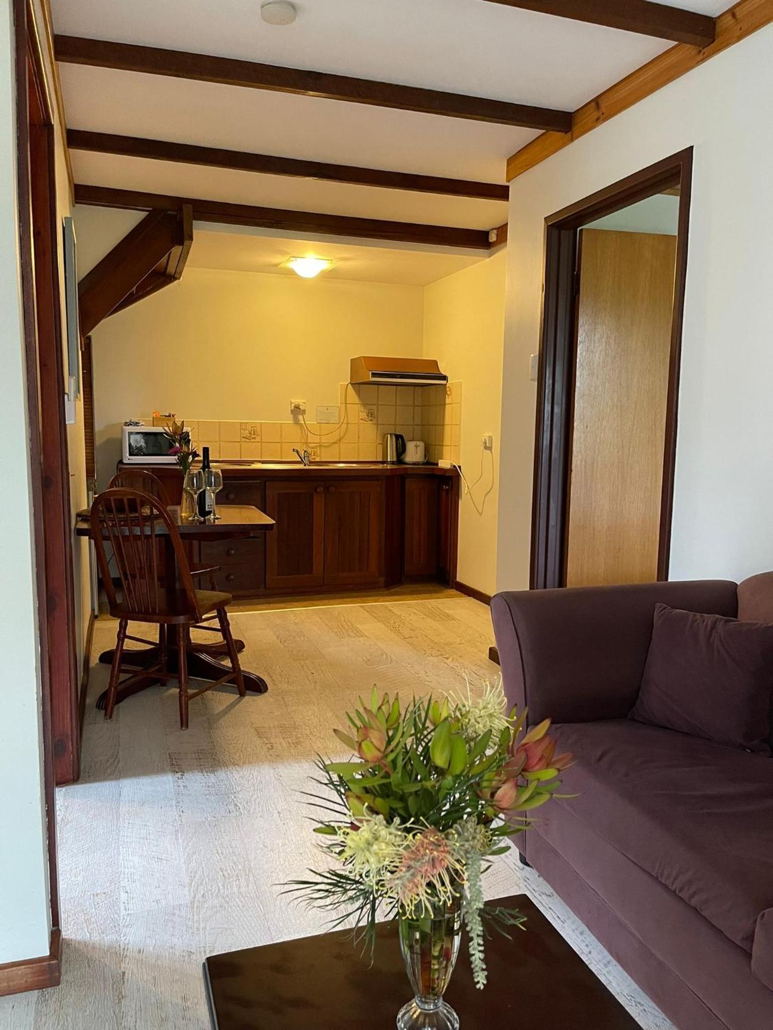 Queen Room with Kitchenette photo 3