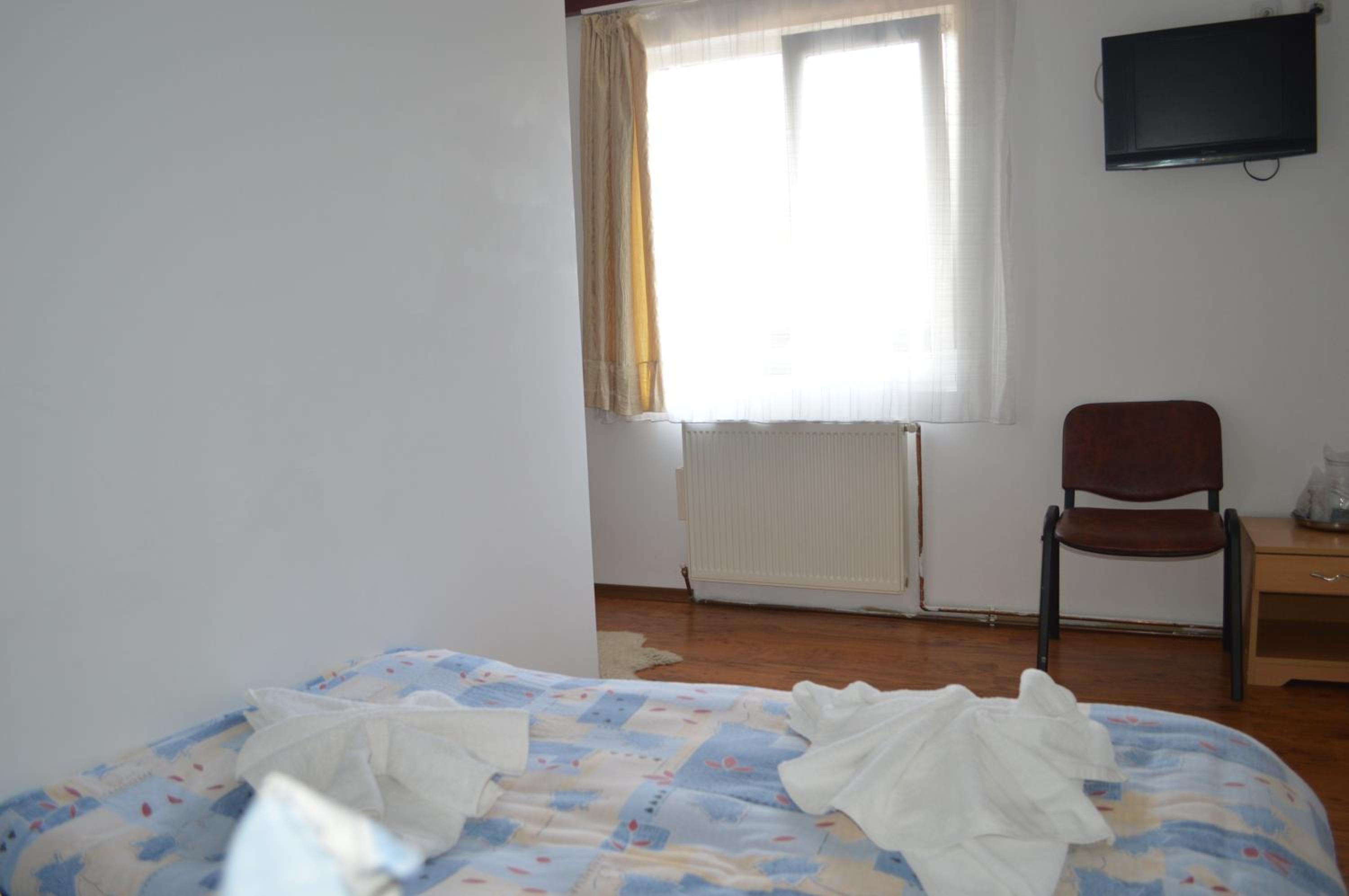 Single Room with Private Bathroom photo 3