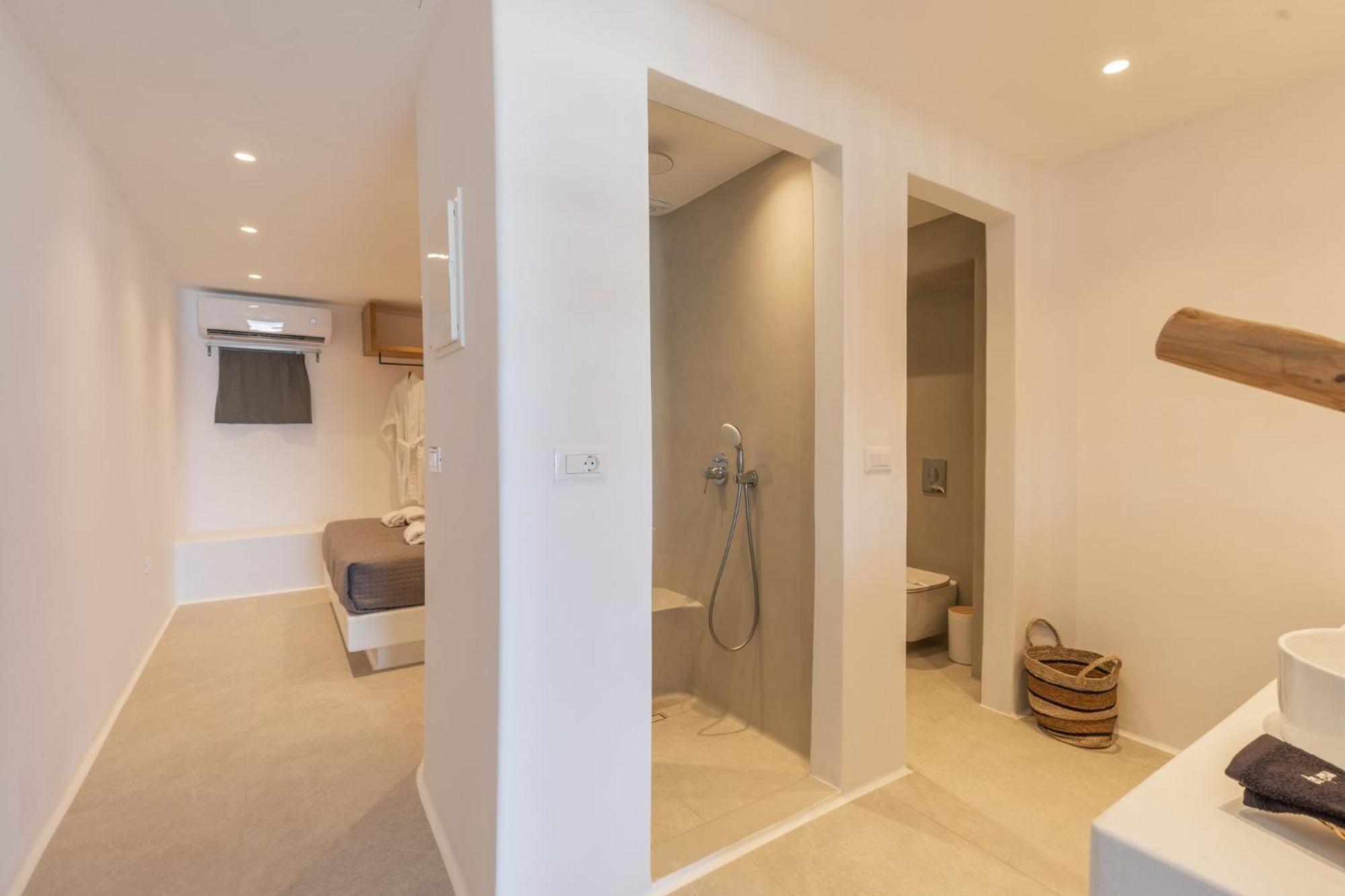 Executive Suite with Sea and Pool View and Hot Tub - Photo 26