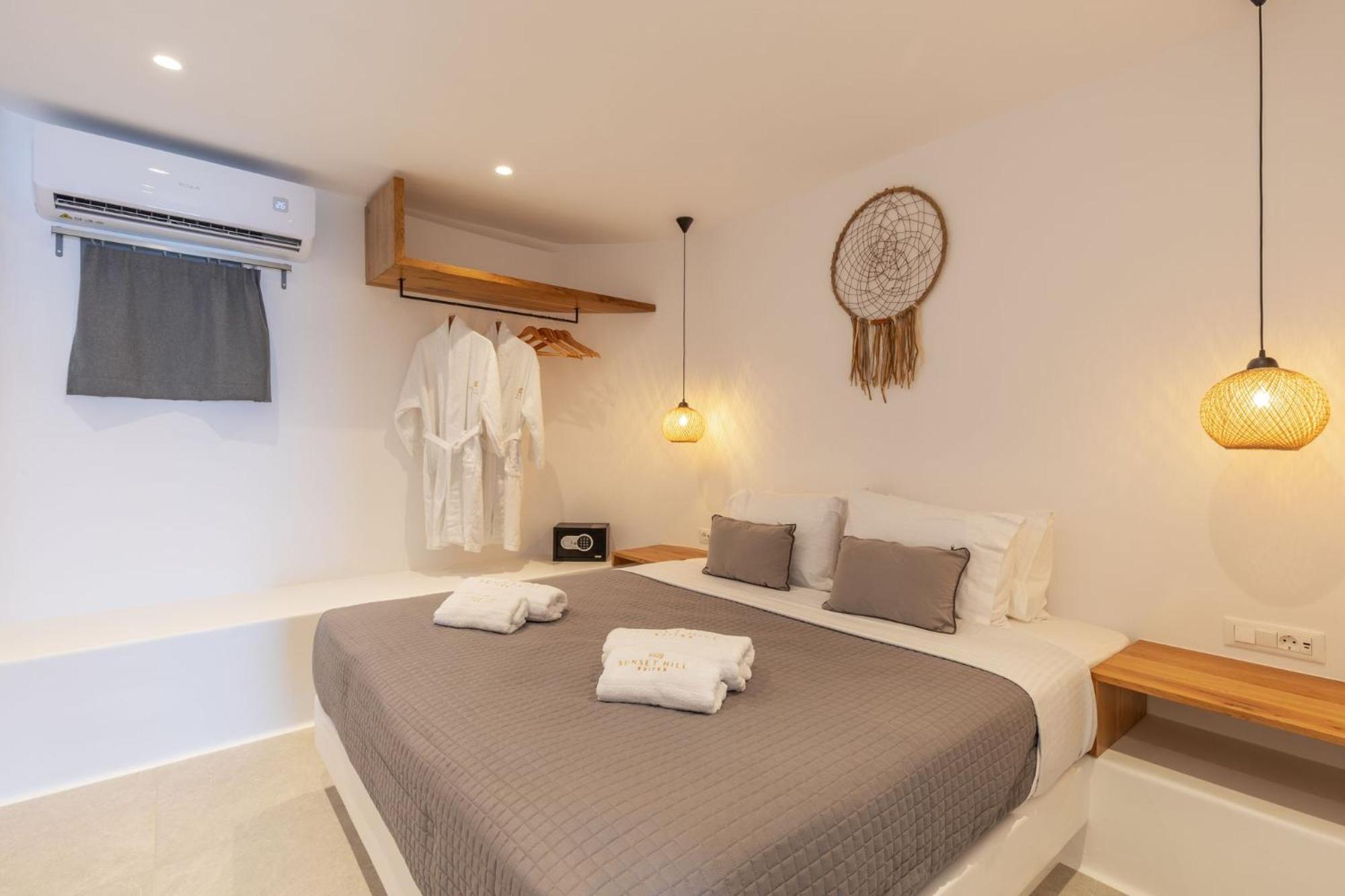 Executive Suite with Sea and Pool View and Hot Tub - Photo 27