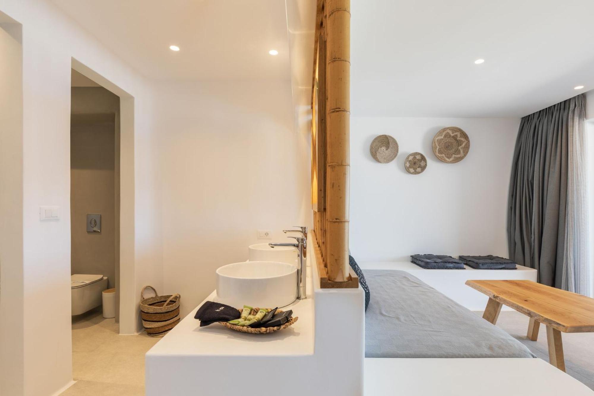 Executive Suite with Sea and Pool View and Hot Tub - Photo 28