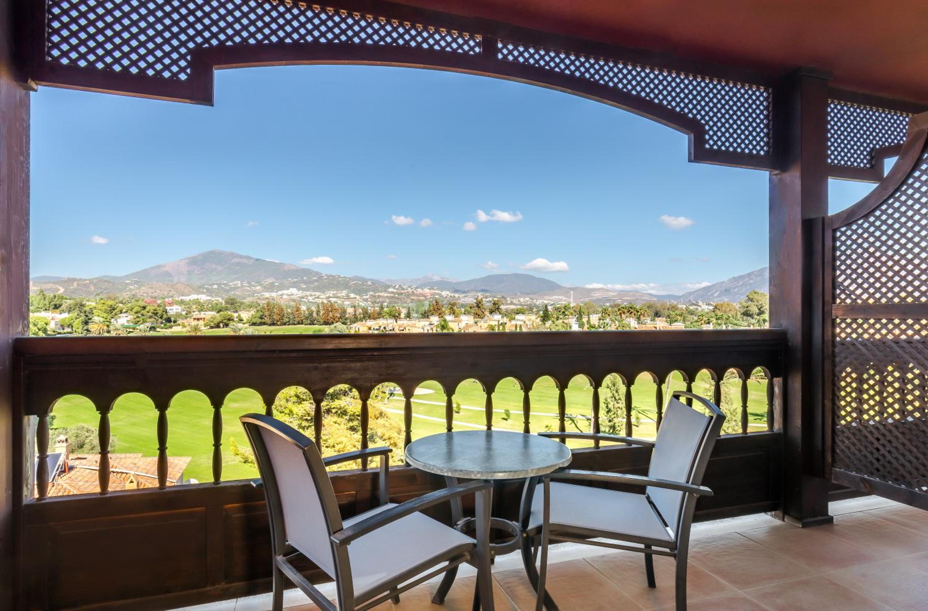 Superior Double or Twin room with Golf View photo 2