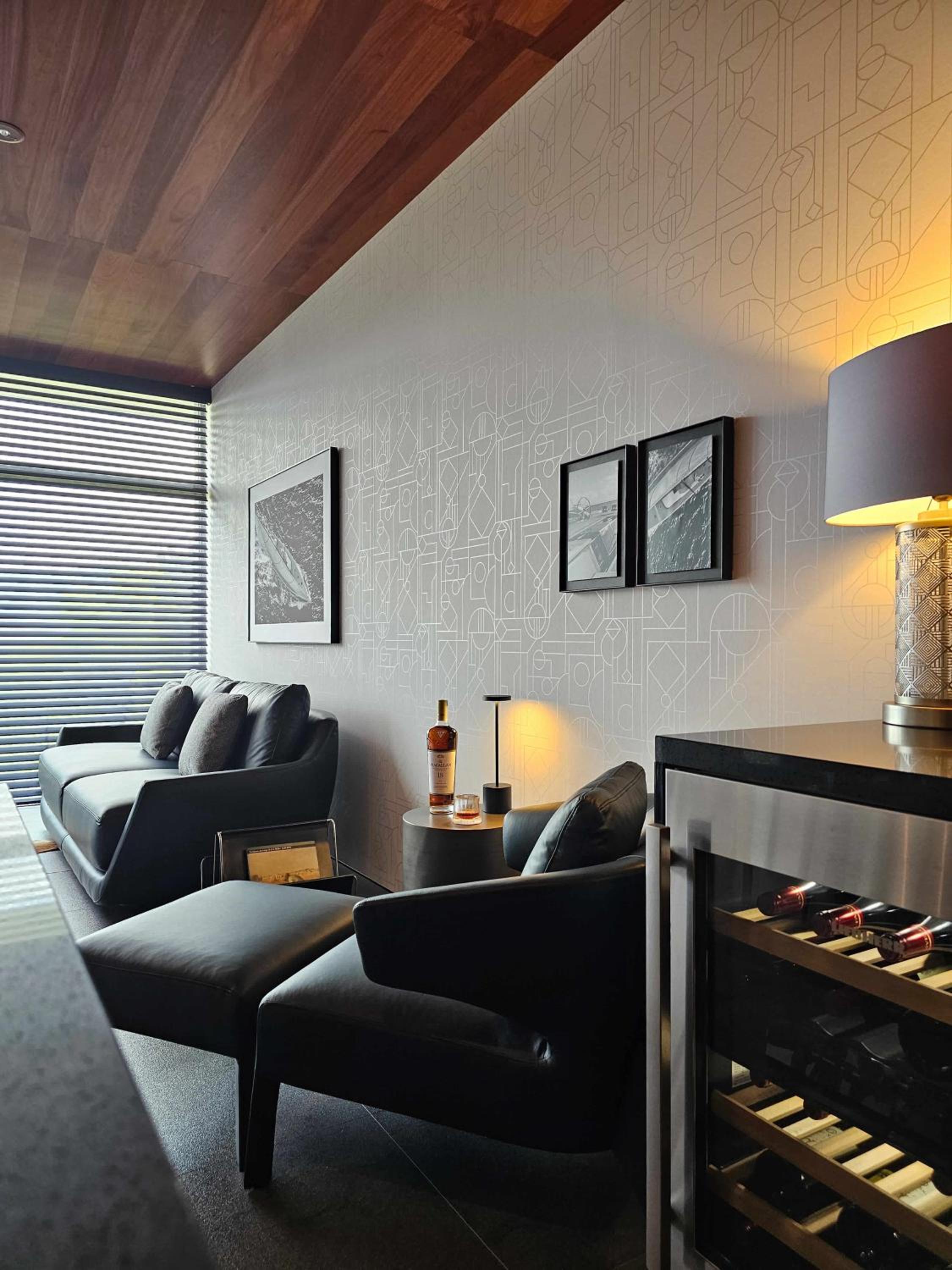 Suite with Mountain View - Photo 14
