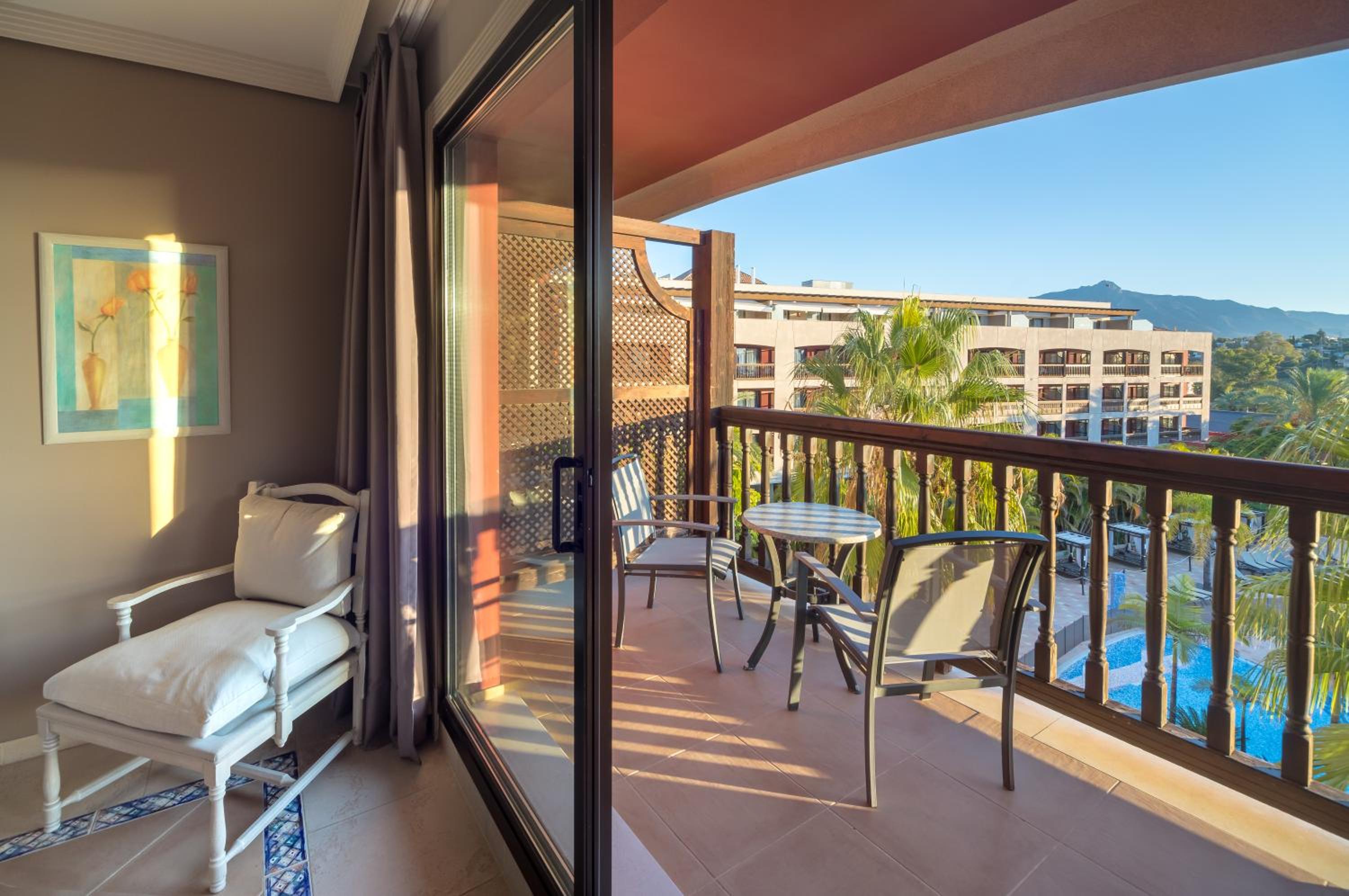 Superior Double or Twin Room with Pool View photo 3