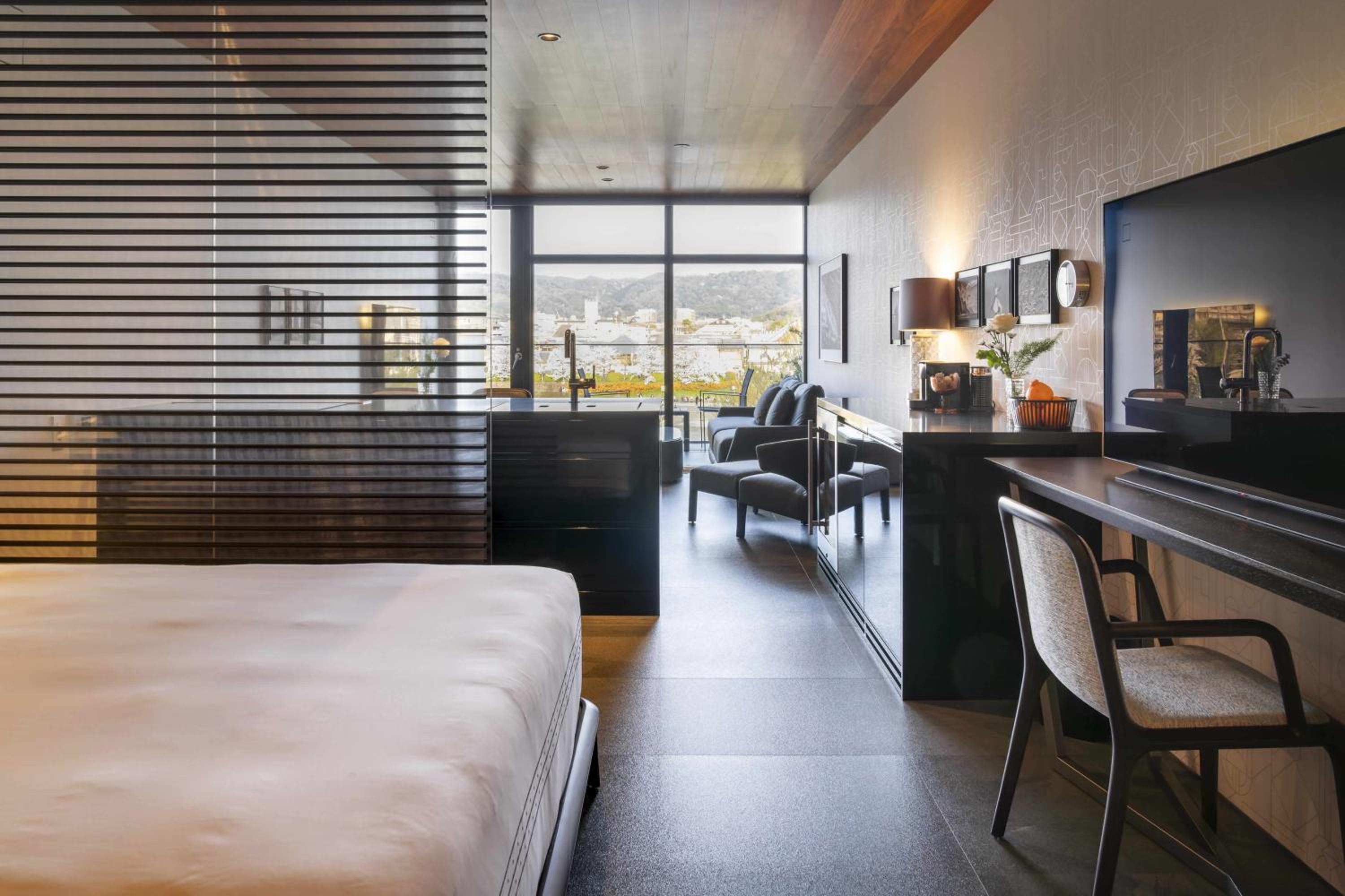 Suite with Mountain View - Photo 6