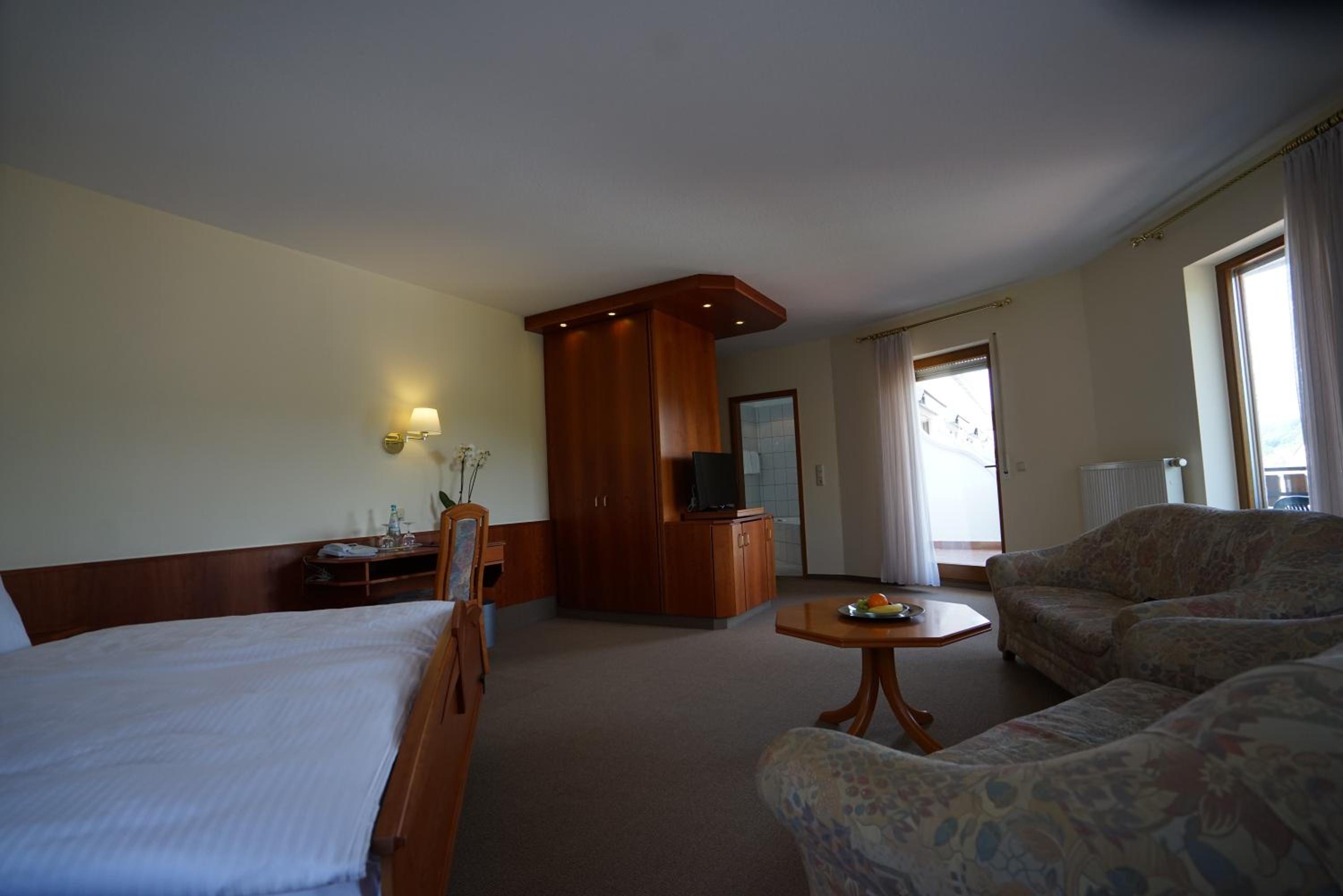 Suite with Balcony - Photo 2