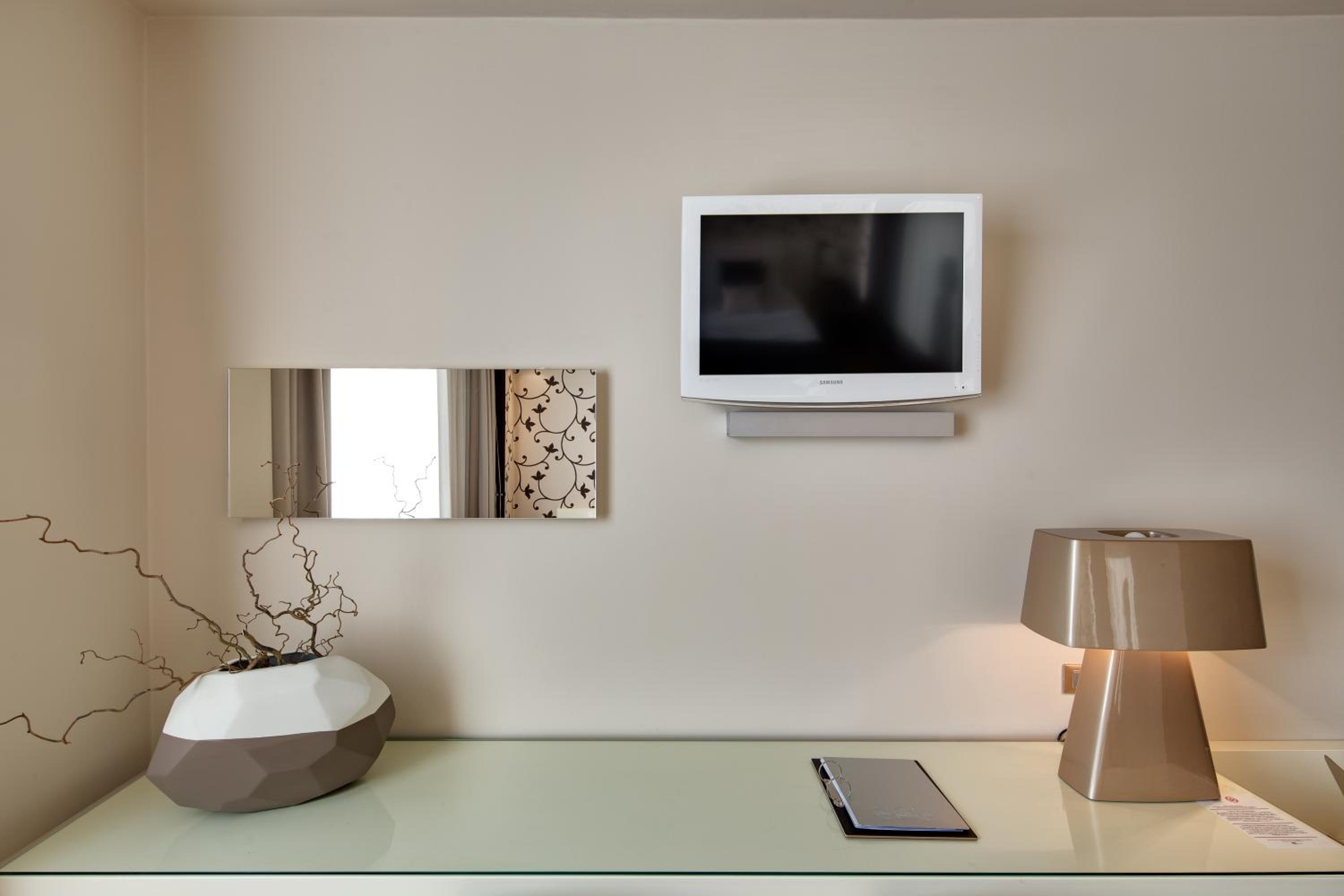 Junior King Suite - Photo 4