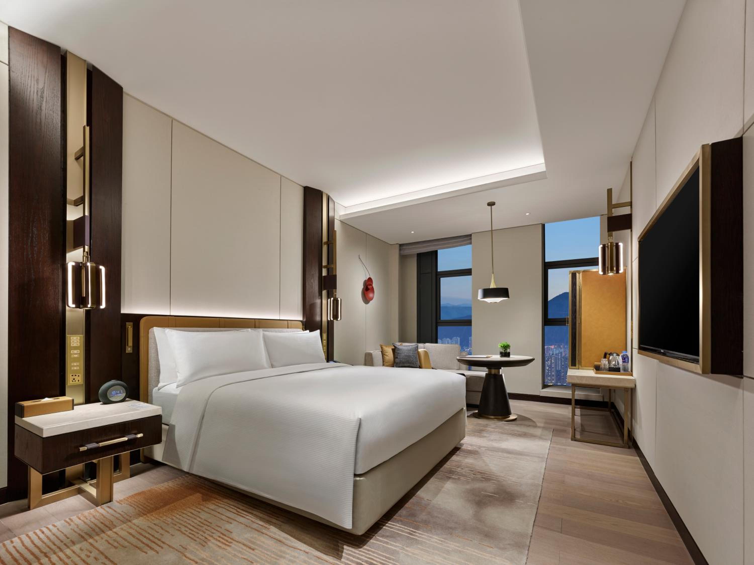 Deluxe King Room - Photo 4