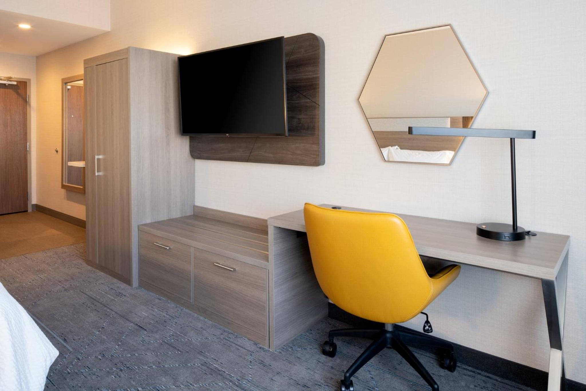 Standard King Room - Photo 5