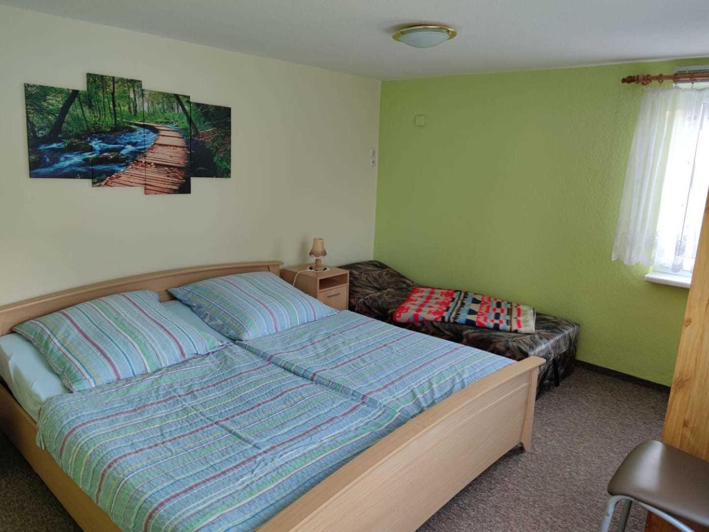 One-Bedroom Apartment with Shower photo 1