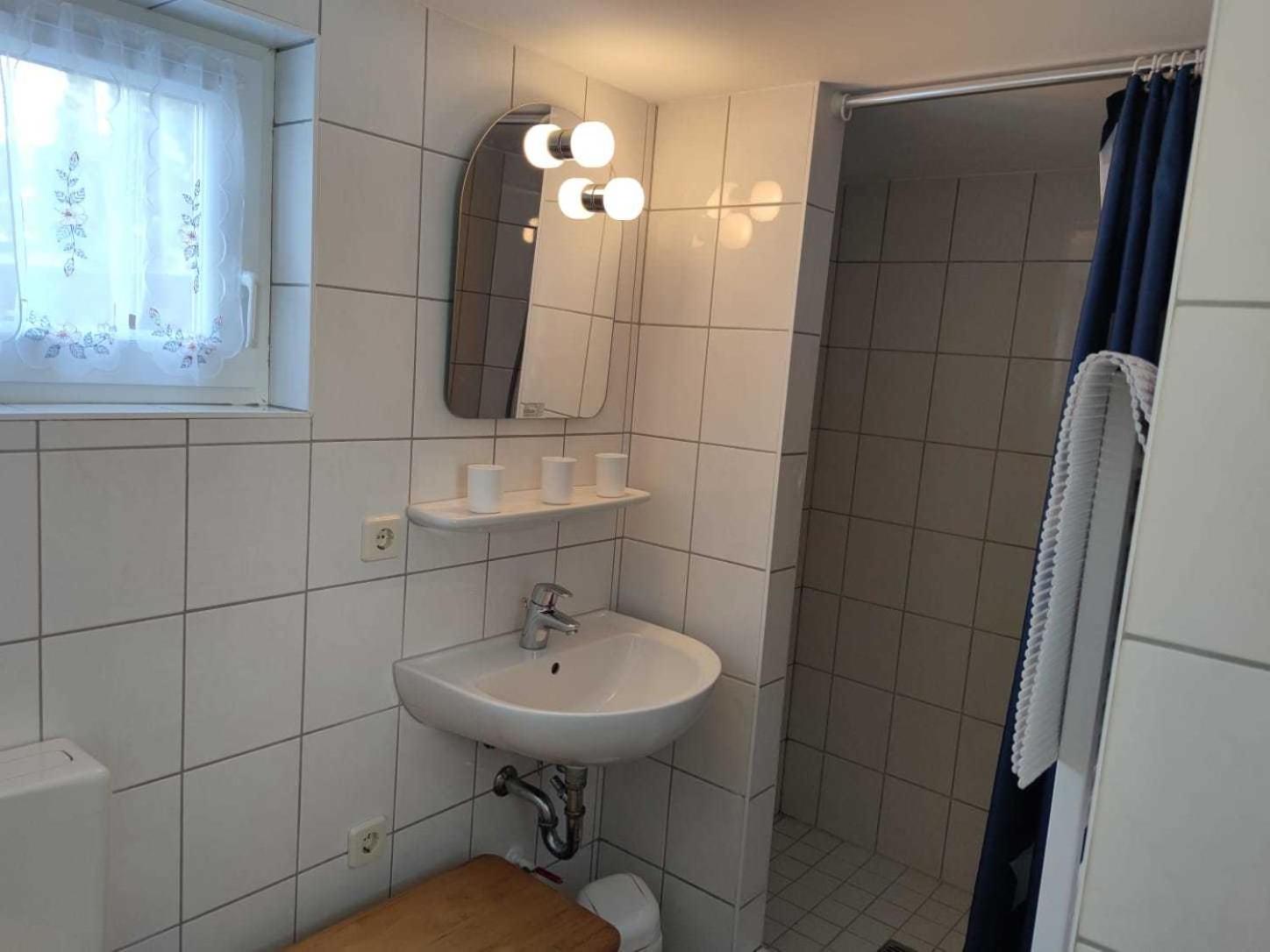 One-Bedroom Apartment with Shower photo 2