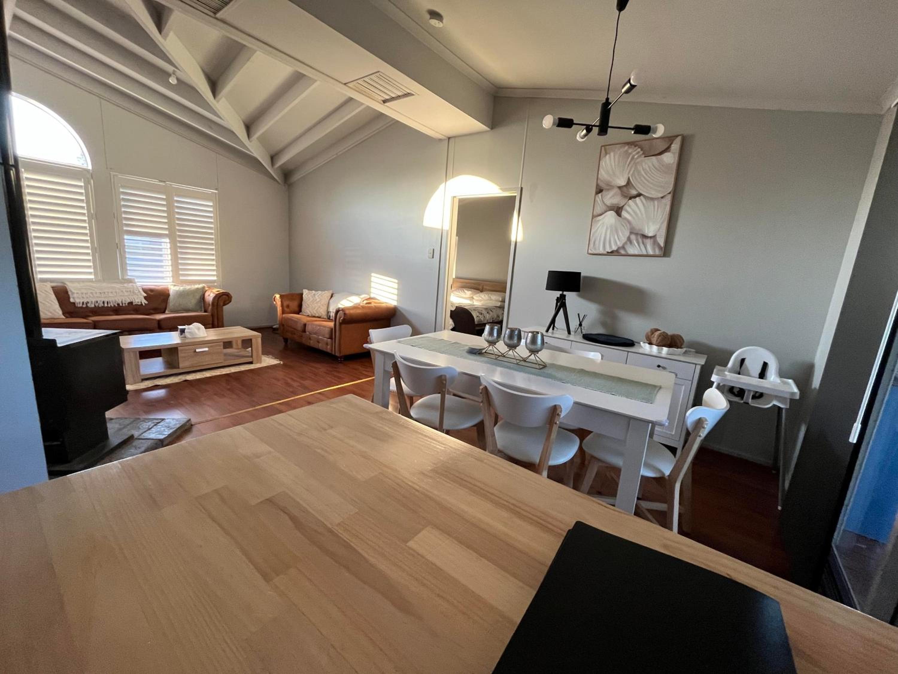 Six-Bedroom House photo 1