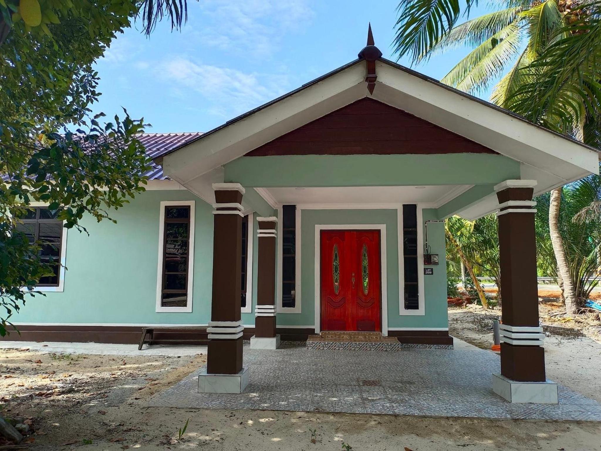 Three-Bedroom House photo 1