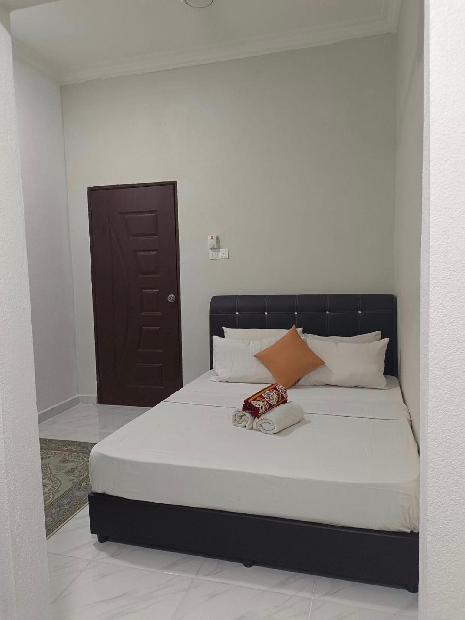 Three-Bedroom House photo 2