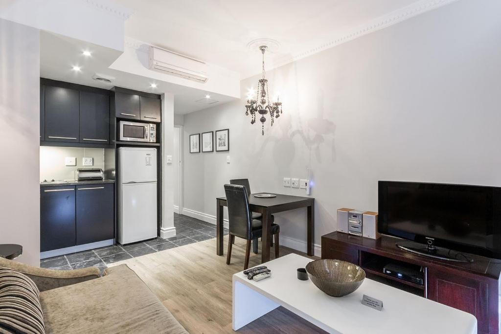 One Bedroom Apartment with Terrace and Partial Sea Views - Photo 10