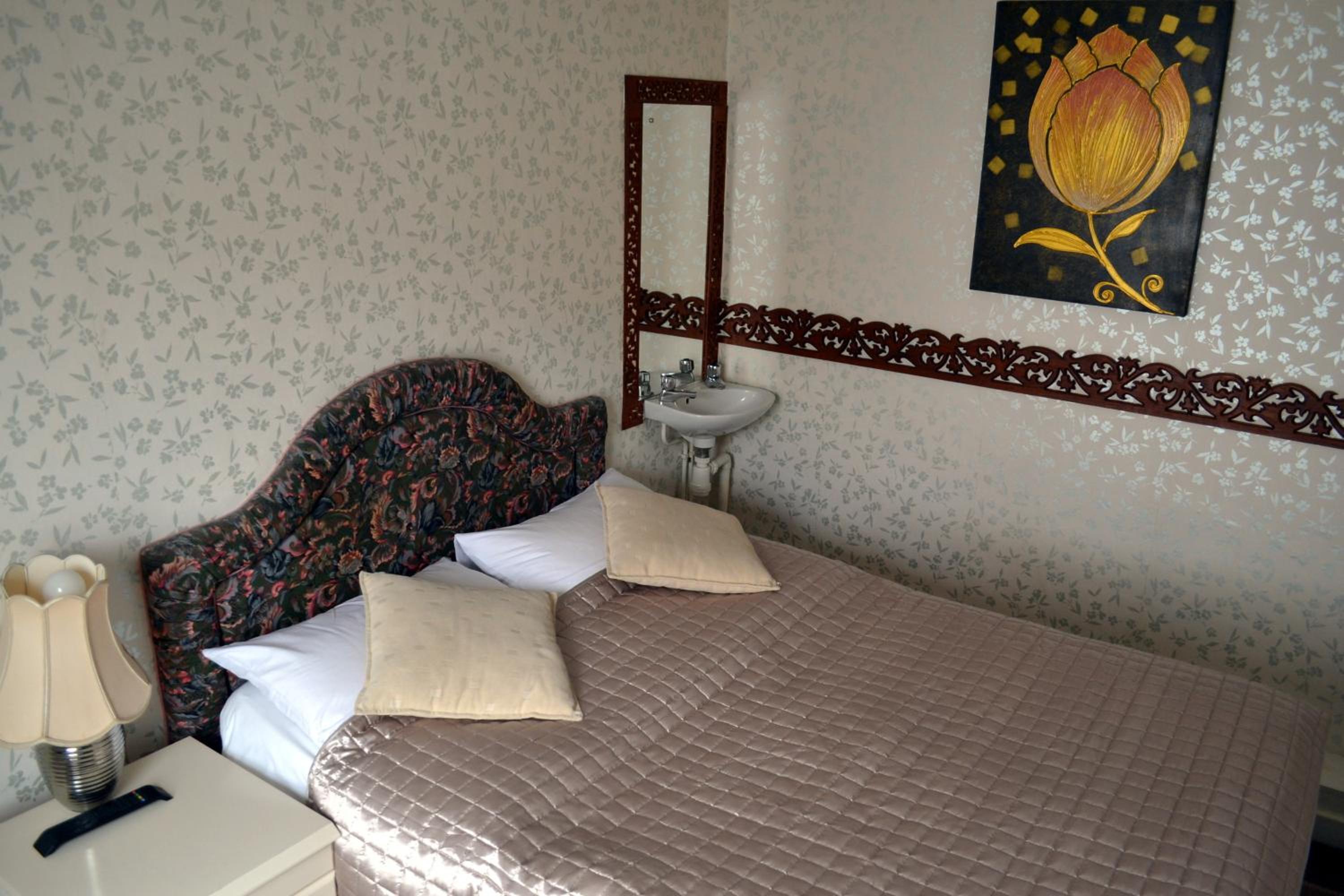Standard Double Room with Shared Bathroom photo 1