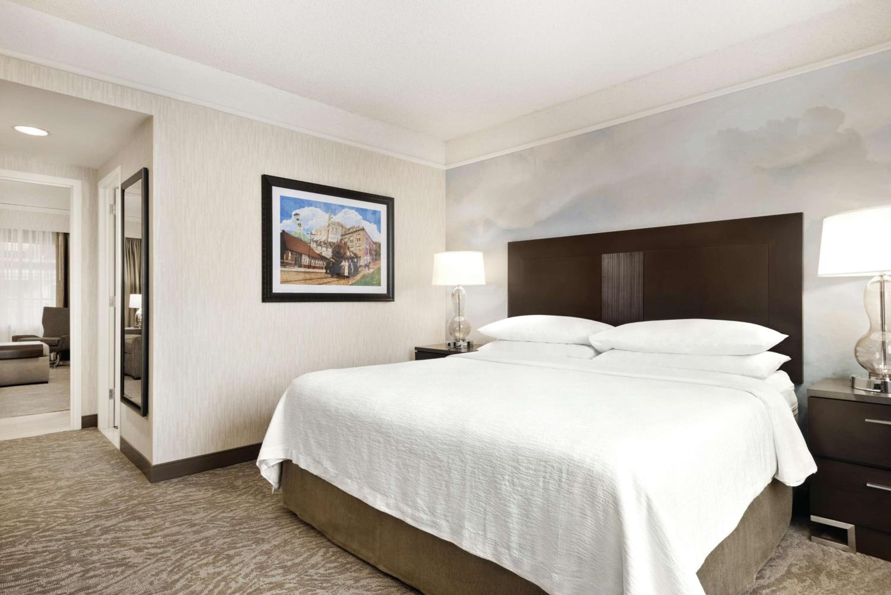 One-Bedroom King Suite - Hearing Access/Non-Smoking - Photo 4