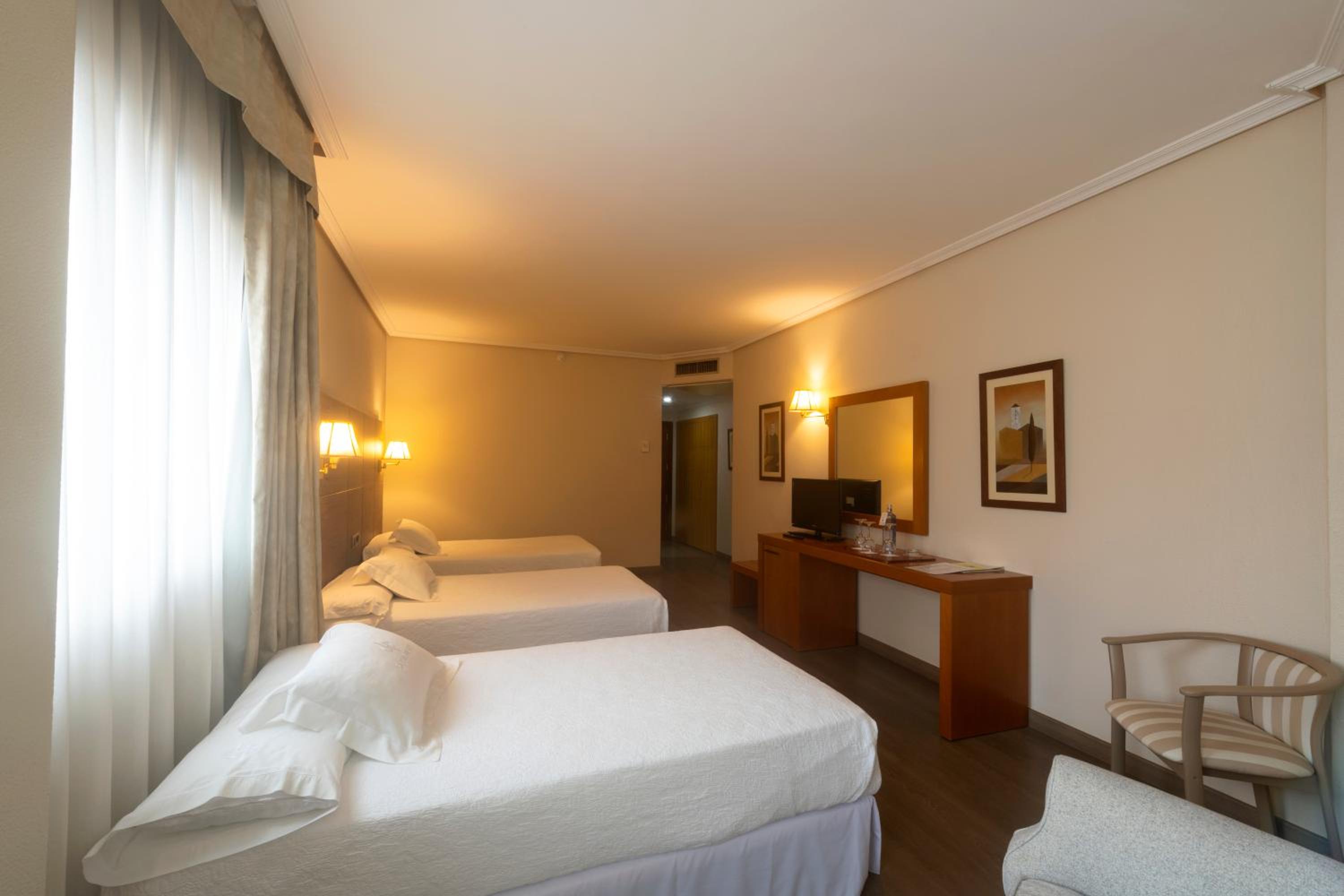 Double Room with Extra Bed (2 Adults + 1 Child) - Photo 1