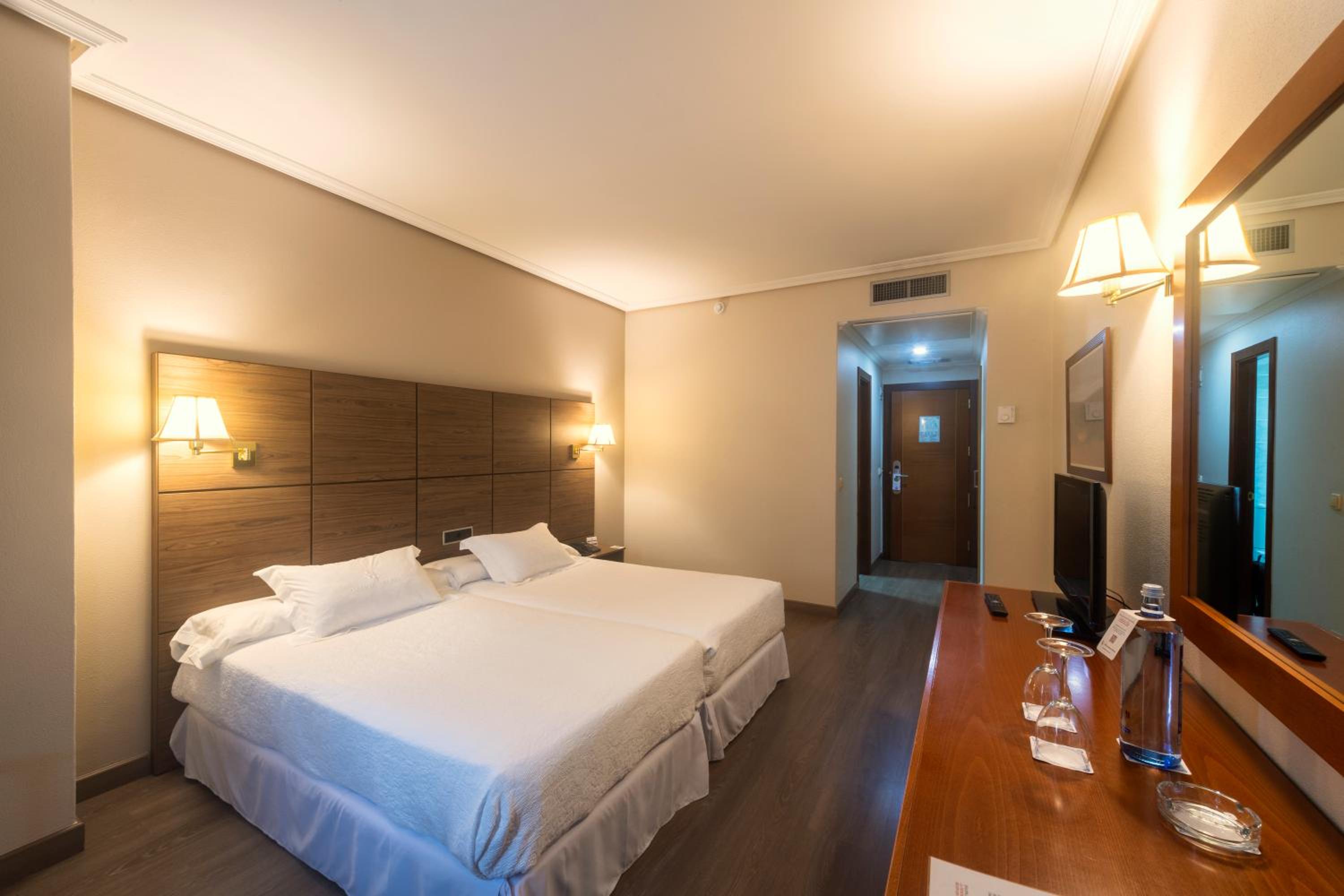 Double or Twin Room - Photo 3