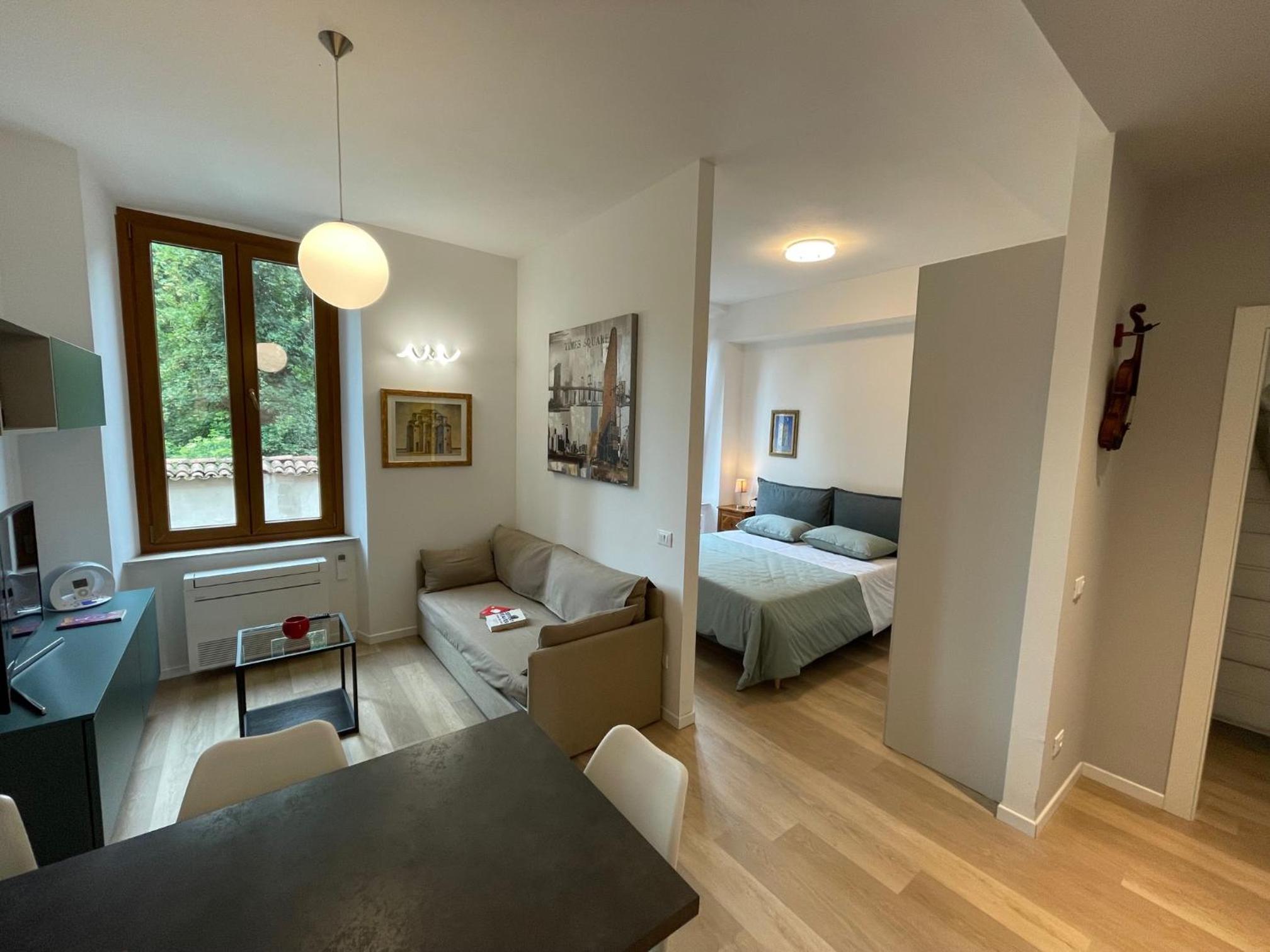 One-Bedroom Apartment photo 1