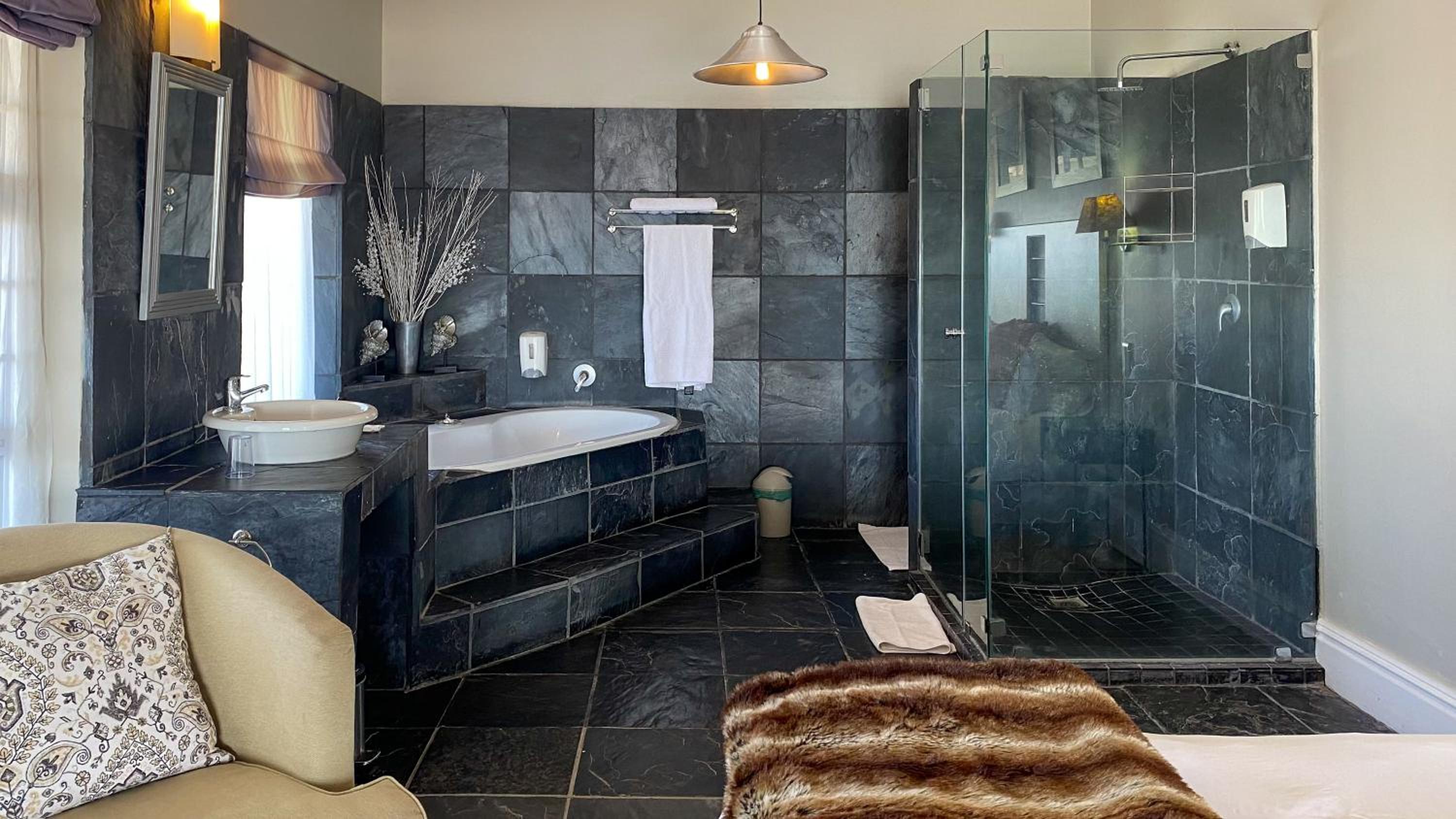 Honeymoon Suite - Photo 7