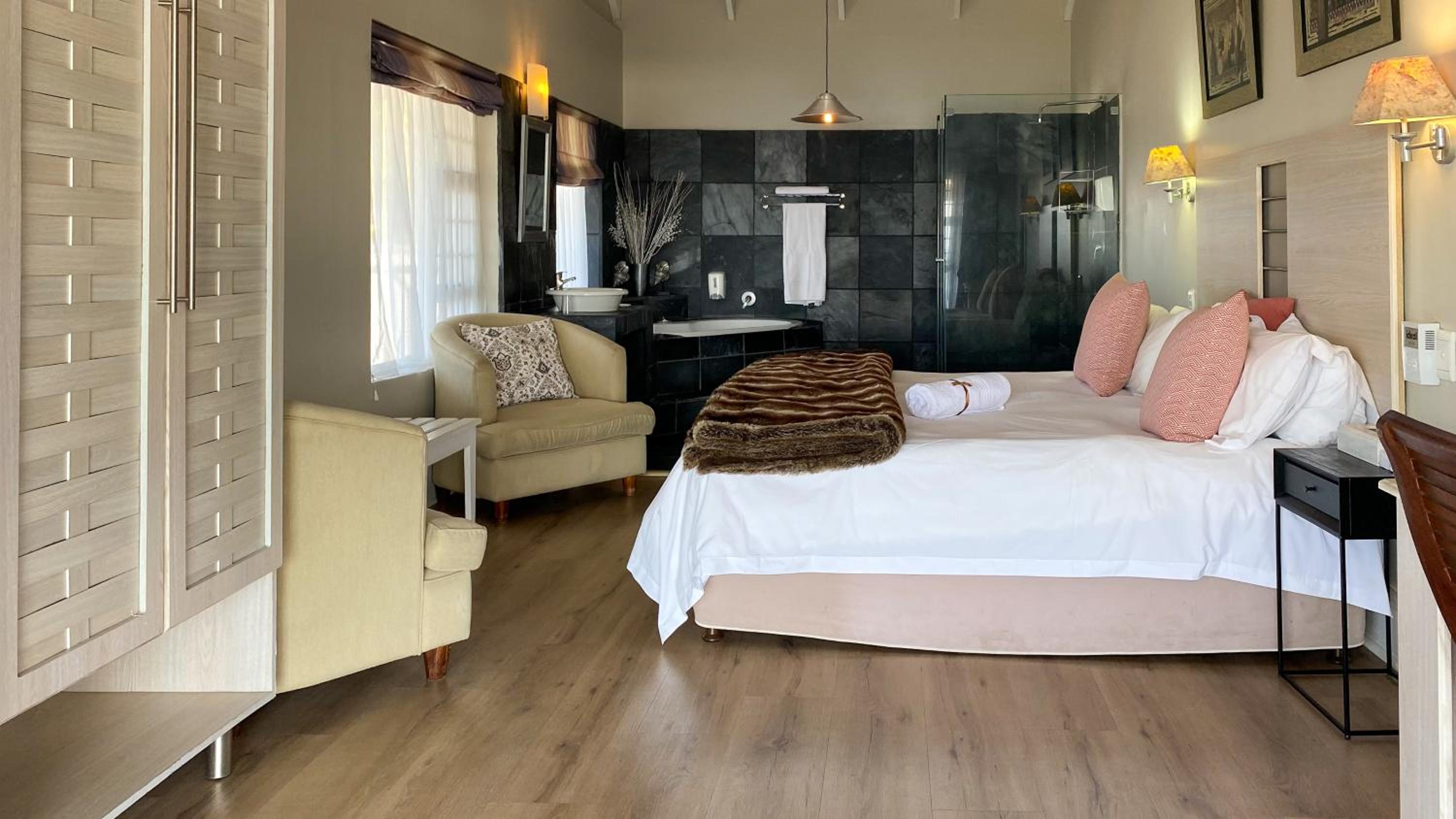 Honeymoon Suite - Photo 1