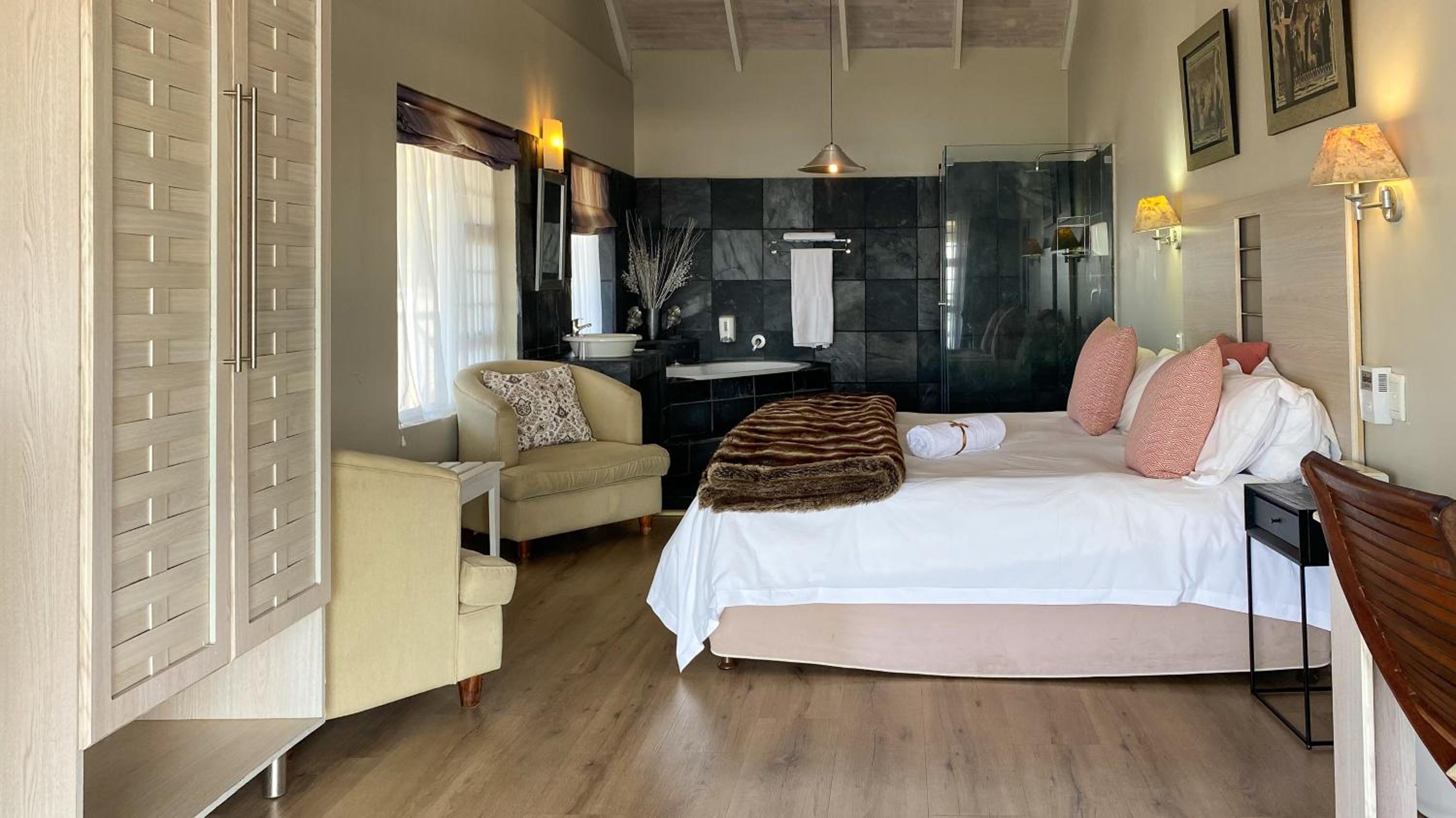Honeymoon Suite - Photo 9