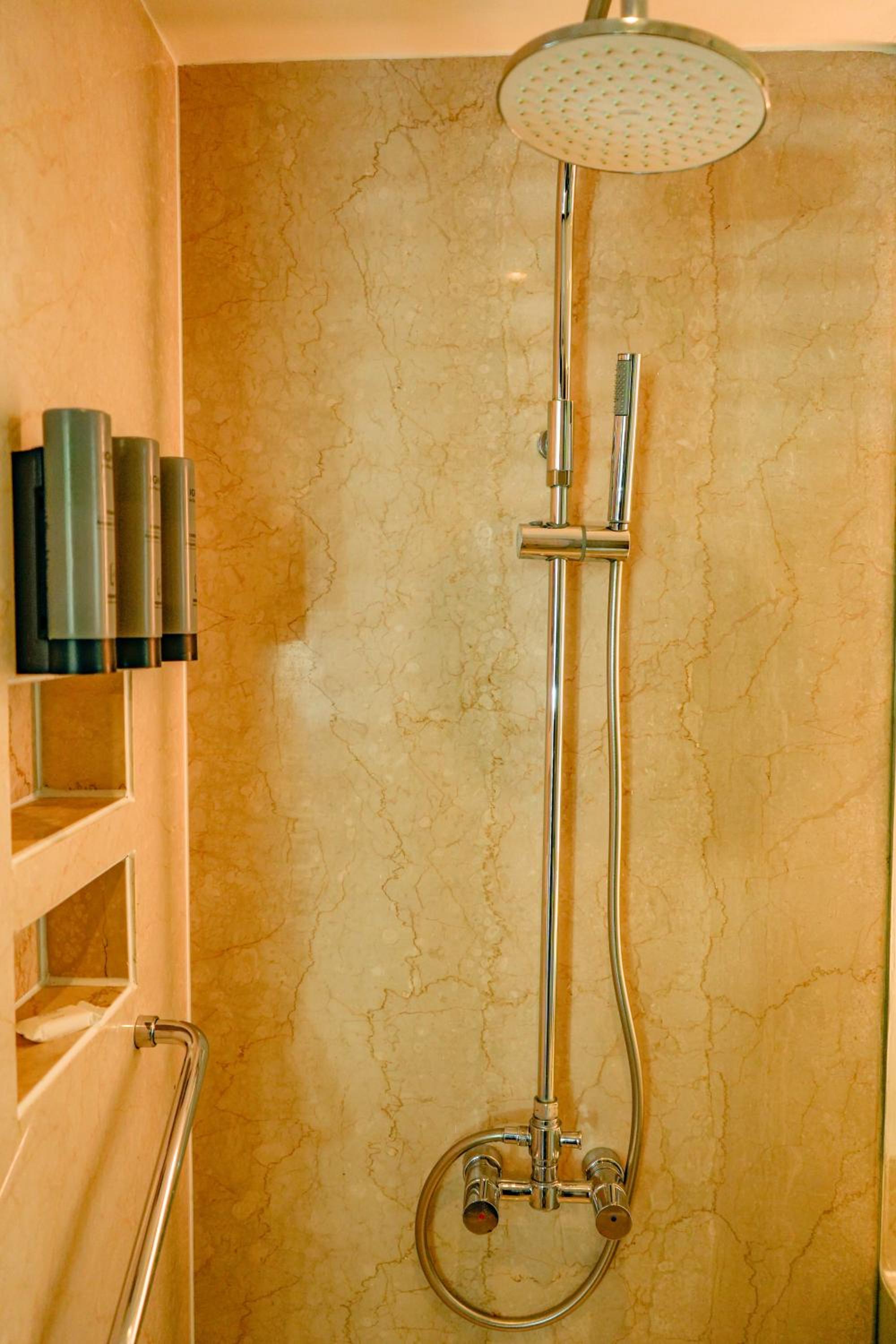 King Guest Room - Photo 16