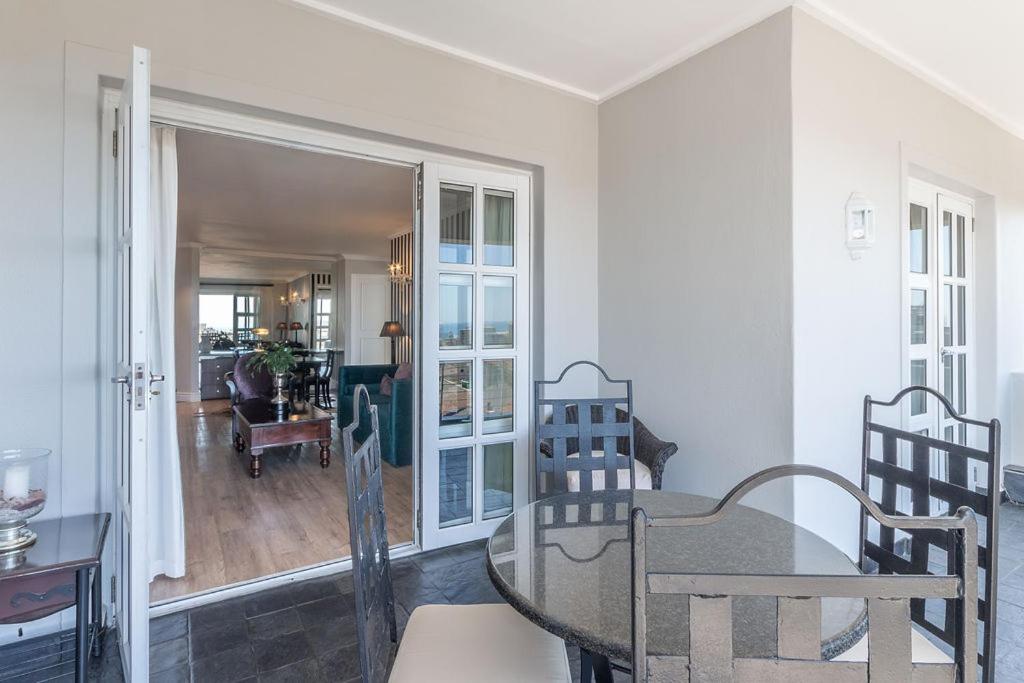 Two Bedroom Apartment with Terrace - Photo 10