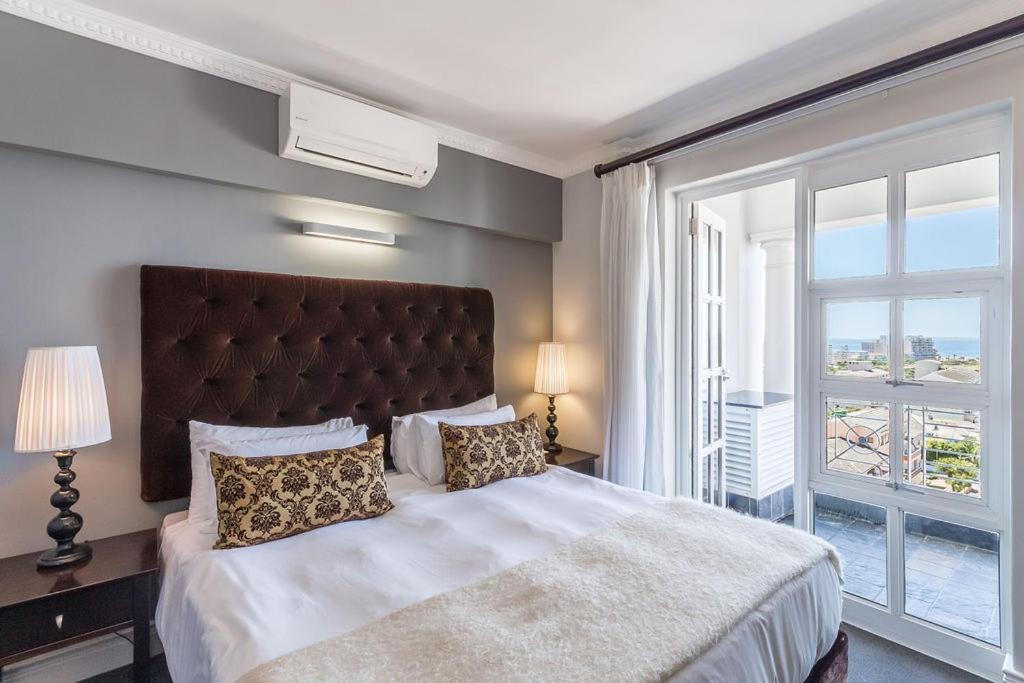 Two Bedroom Apartment with Terrace - Photo 23