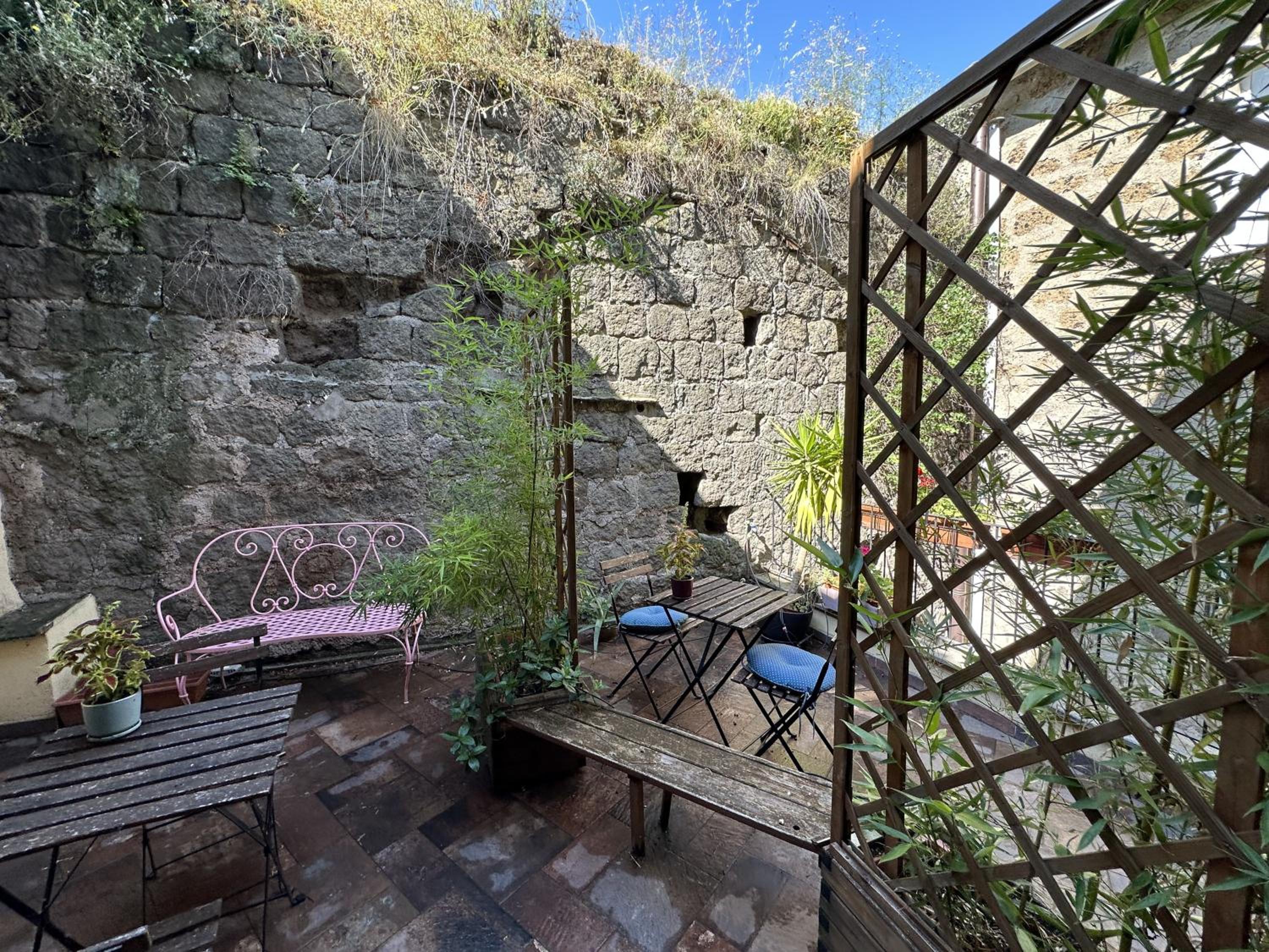 Deluxe Double Room with Balcony - Photo 5