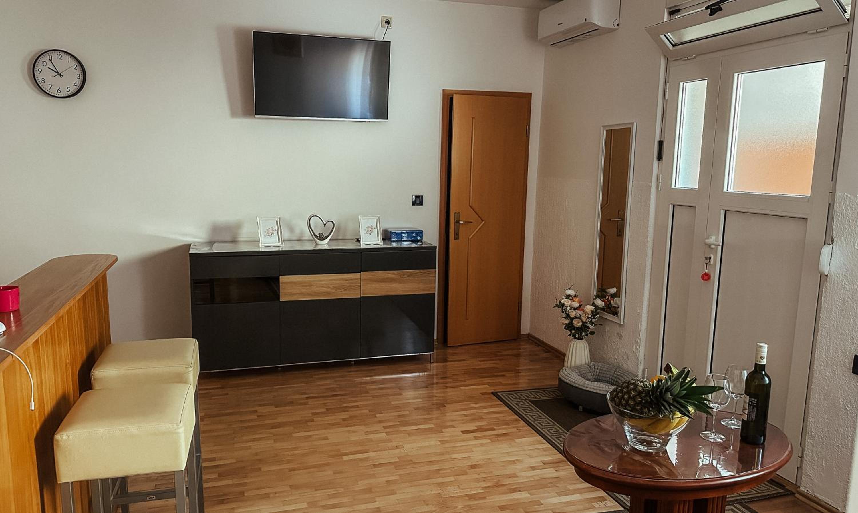 Apartment with Garden View