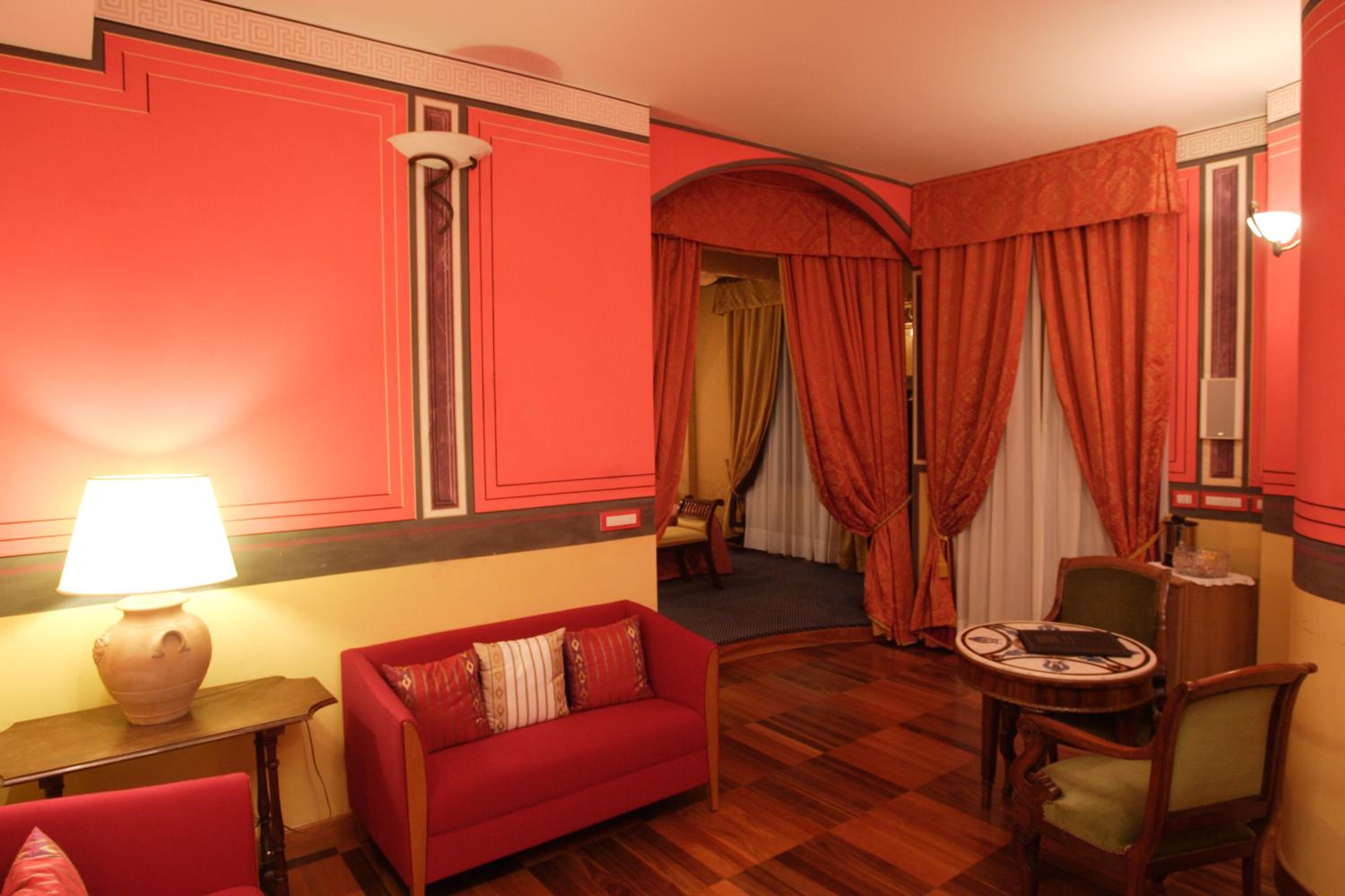 Deluxe Suite with Spa Bath photo 2