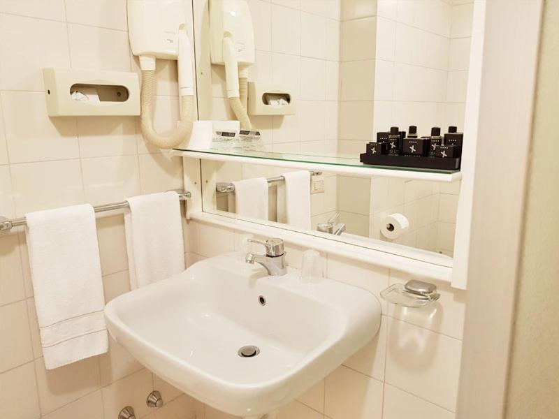 Budget Double or Twin Room - Photo 3
